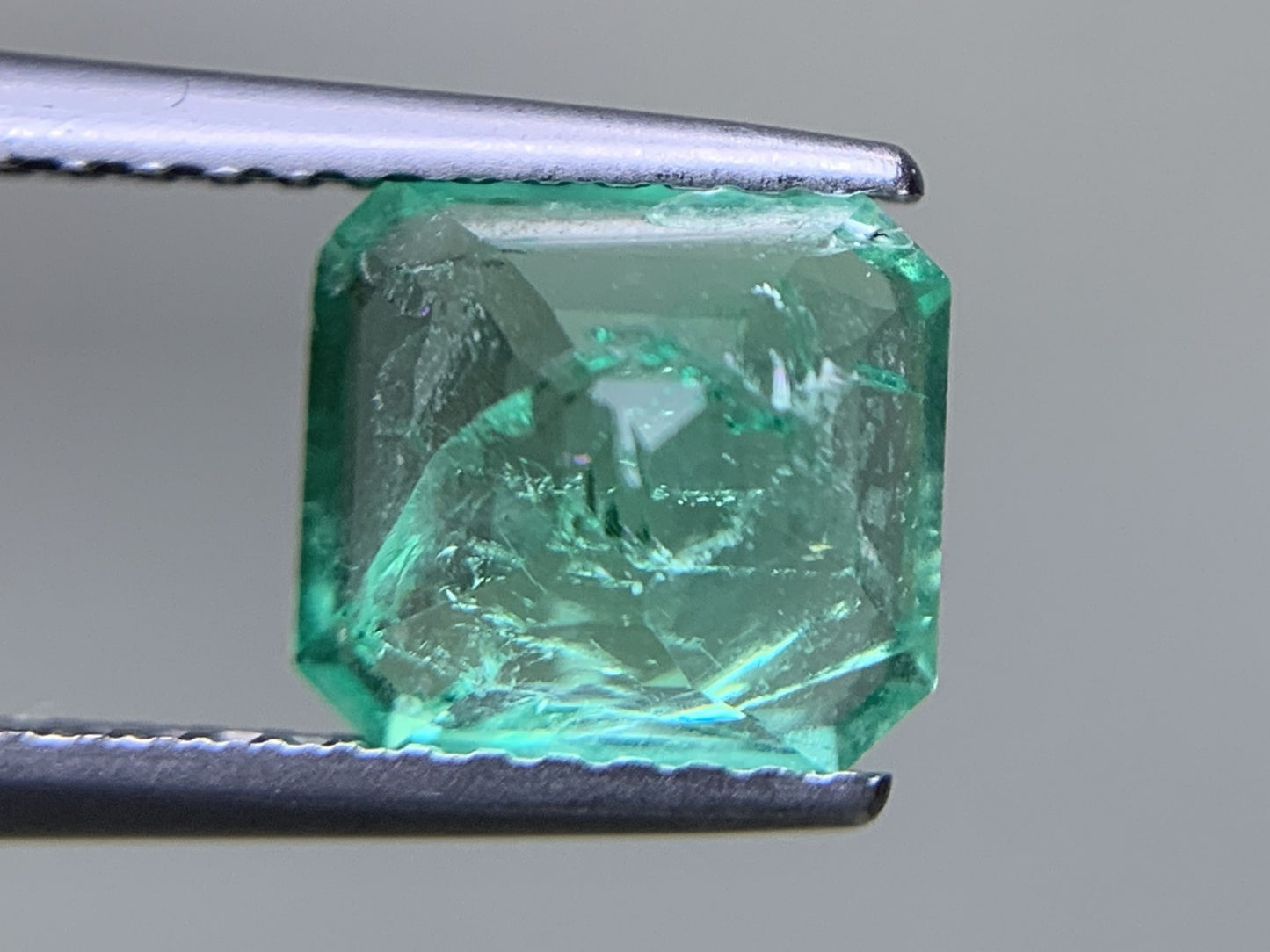 エメラルド 天然 1.749ct 宝石ソーティング付き 7.5㎜×6.9㎜×5.0㎜ ルース（ 裸石 ） 6296Y