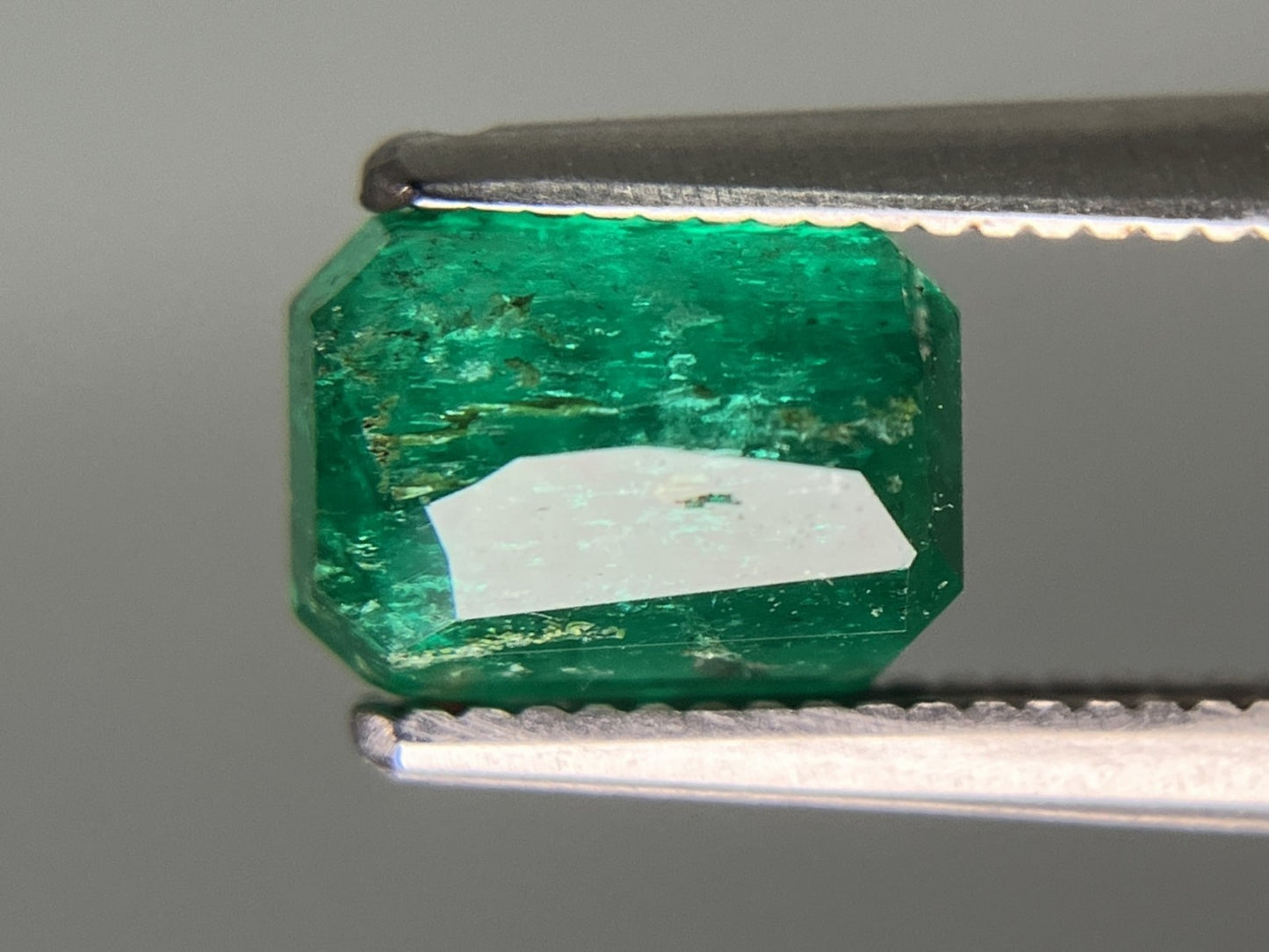 エメラルド 天然  1.425ct  中央宝石ソーティング付き  7.42㎜×5.36㎜×4.36㎜   天然 ルース（ 裸石 ） 5293YY