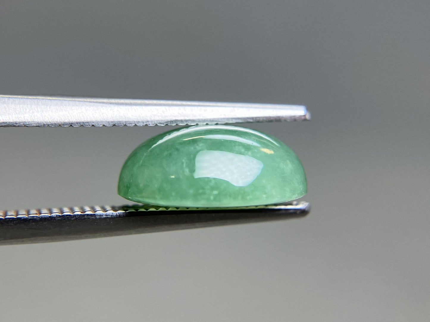 ひすい（ヒスイ 翡翠） 天然 4.640ct 宝石ソーティング付き 11.1㎜×9.3㎜×4.7㎜ ルース（ 裸石 ） 8057YY