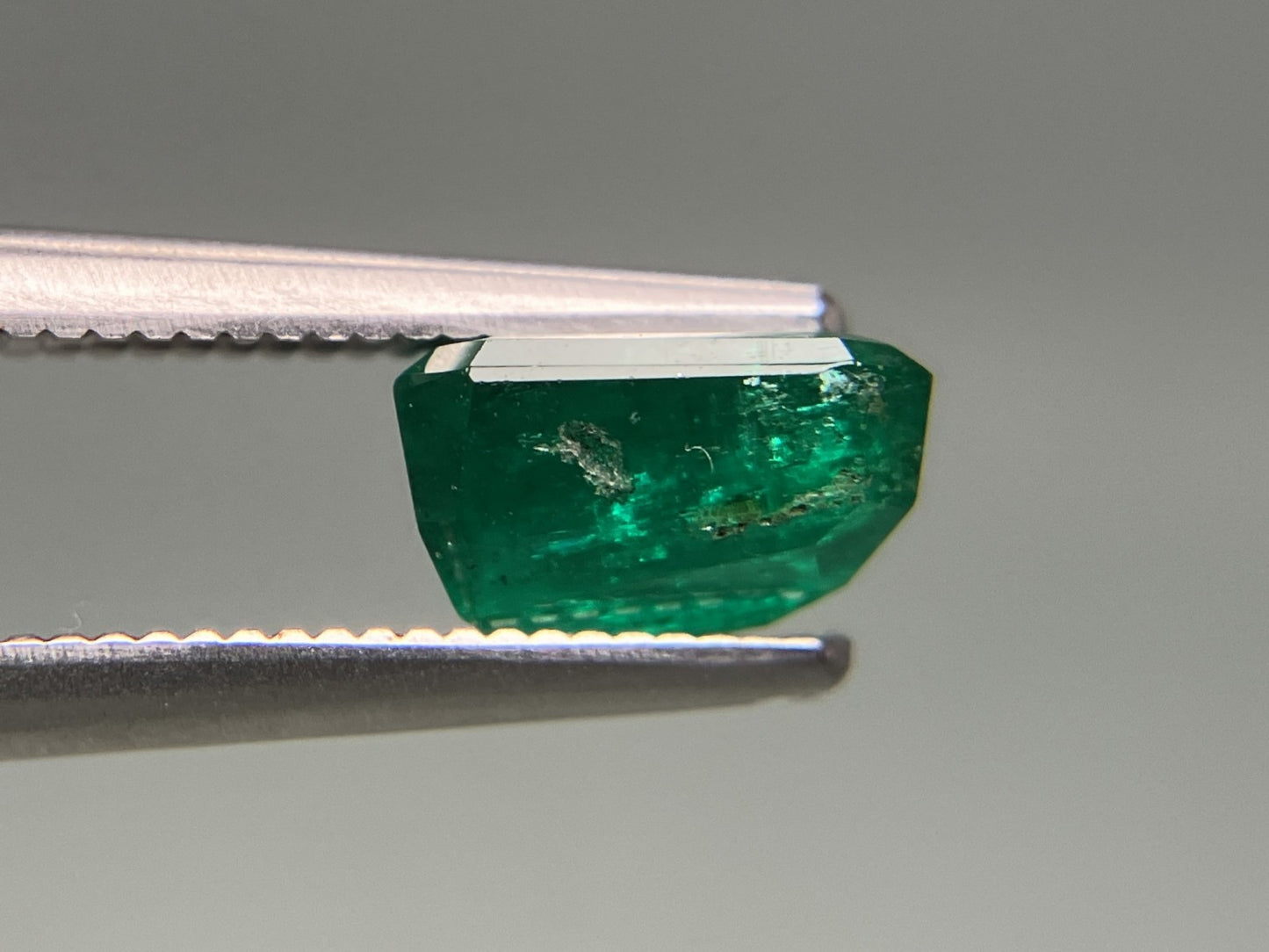 エメラルド 天然  1.425ct  中央宝石ソーティング付き  7.42㎜×5.36㎜×4.36㎜   天然 ルース（ 裸石 ） 5293YY