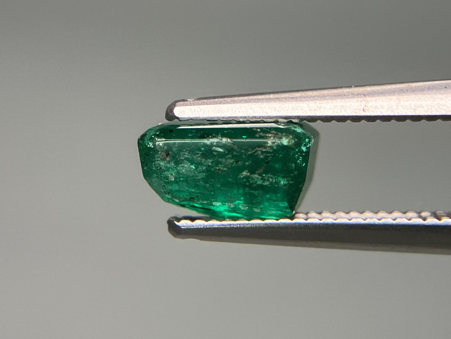 エメラルド 天然  1.425ct  中央宝石ソーティング付き  7.42㎜×5.36㎜×4.36㎜   天然 ルース（ 裸石 ） 5293YY