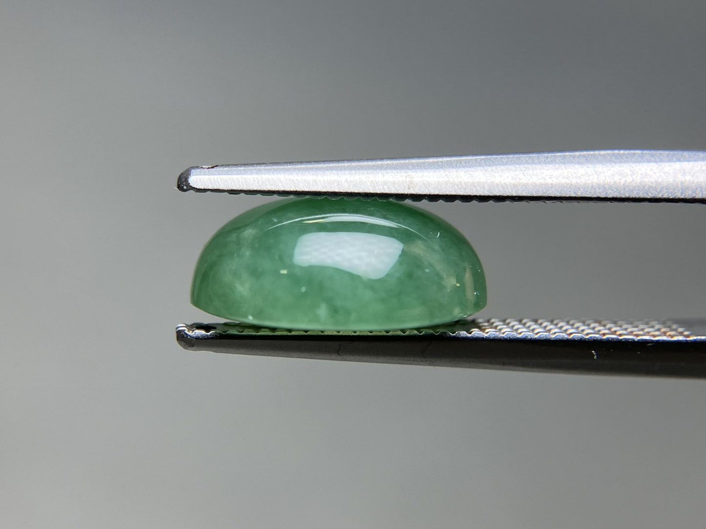 ひすい（ヒスイ 翡翠） 天然 4.640ct 宝石ソーティング付き 11.1㎜×9.3㎜×4.7㎜ ルース（ 裸石 ） 8057YY