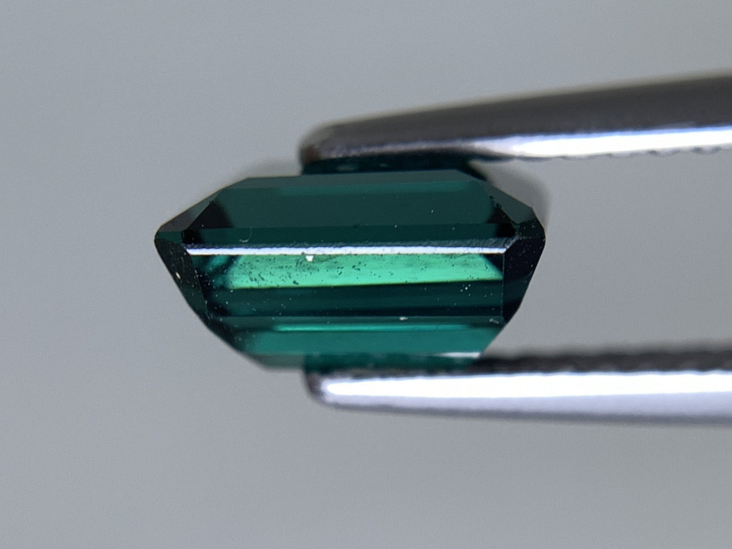 トルマリン 天然 1.983ct 宝石ソーティング付き 7.7㎜×6.6㎜×4.4㎜ ルース（ 裸石 ） 7073Y