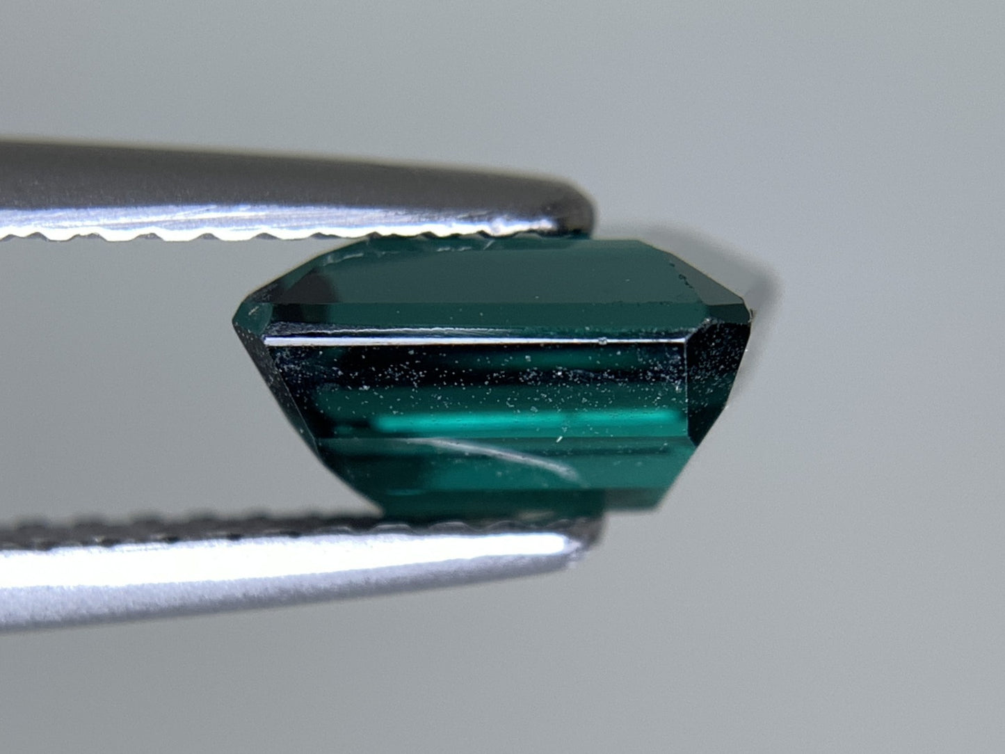 トルマリン 天然 1.983ct 宝石ソーティング付き 7.7㎜×6.6㎜×4.4㎜ ルース（ 裸石 ） 7073Y
