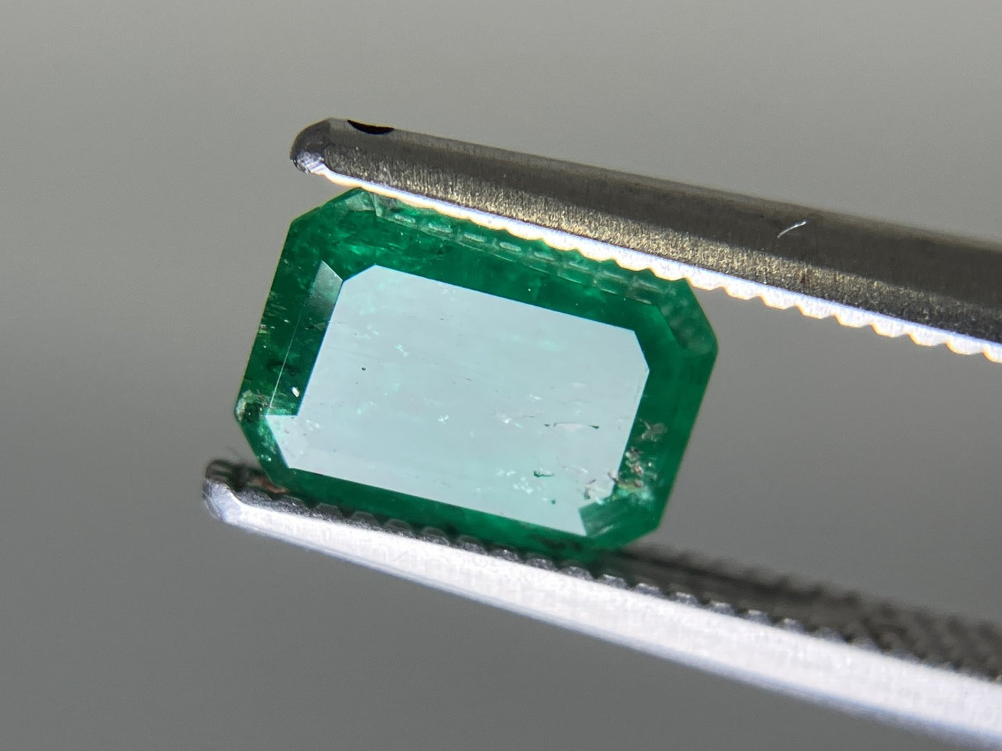 エメラルド 天然  1.425ct  中央宝石ソーティング付き  7.42㎜×5.36㎜×4.36㎜   天然 ルース（ 裸石 ） 5293YY