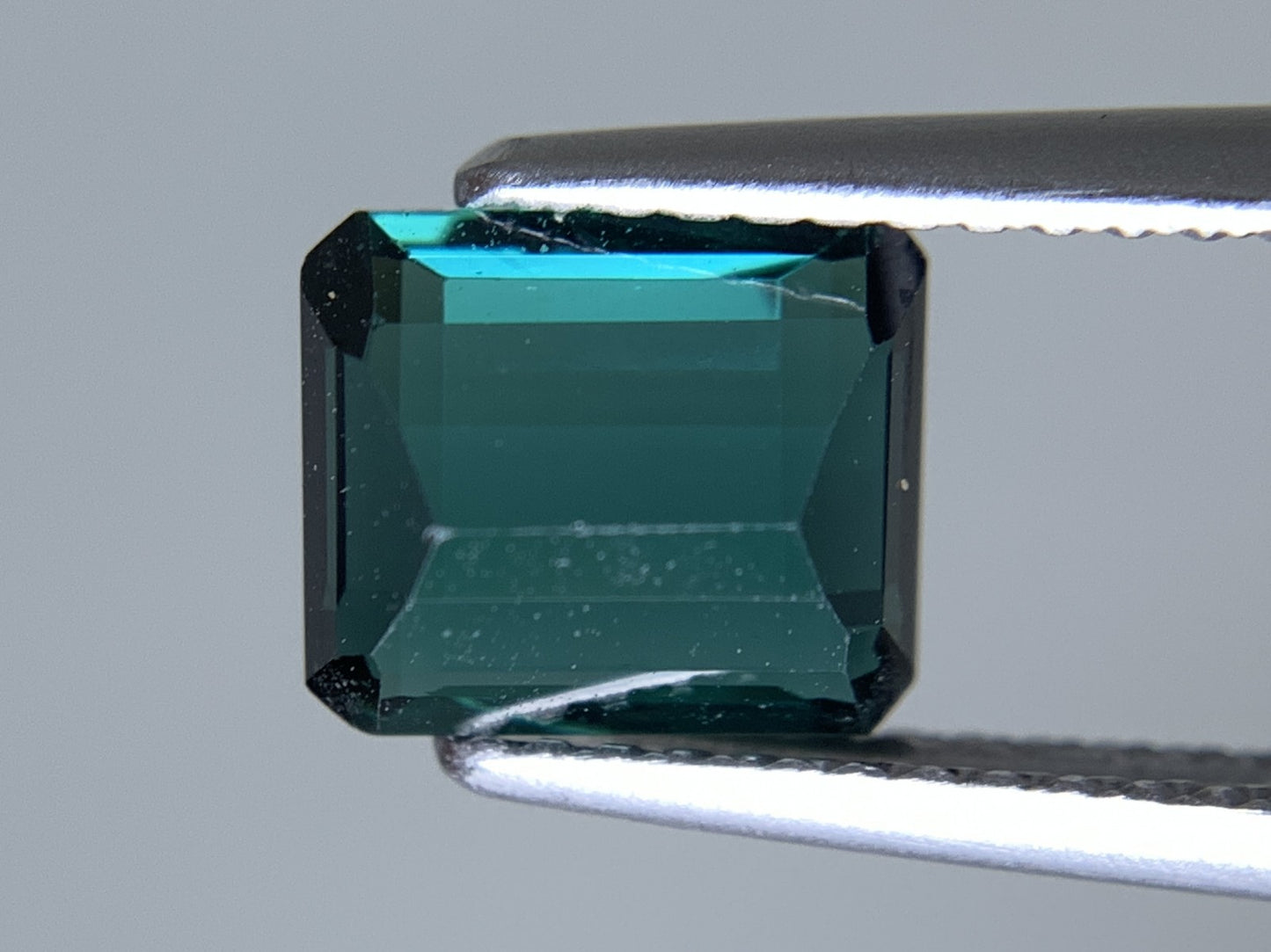 トルマリン 天然 1.983ct 宝石ソーティング付き 7.7㎜×6.6㎜×4.4㎜ ルース（ 裸石 ） 7073Y