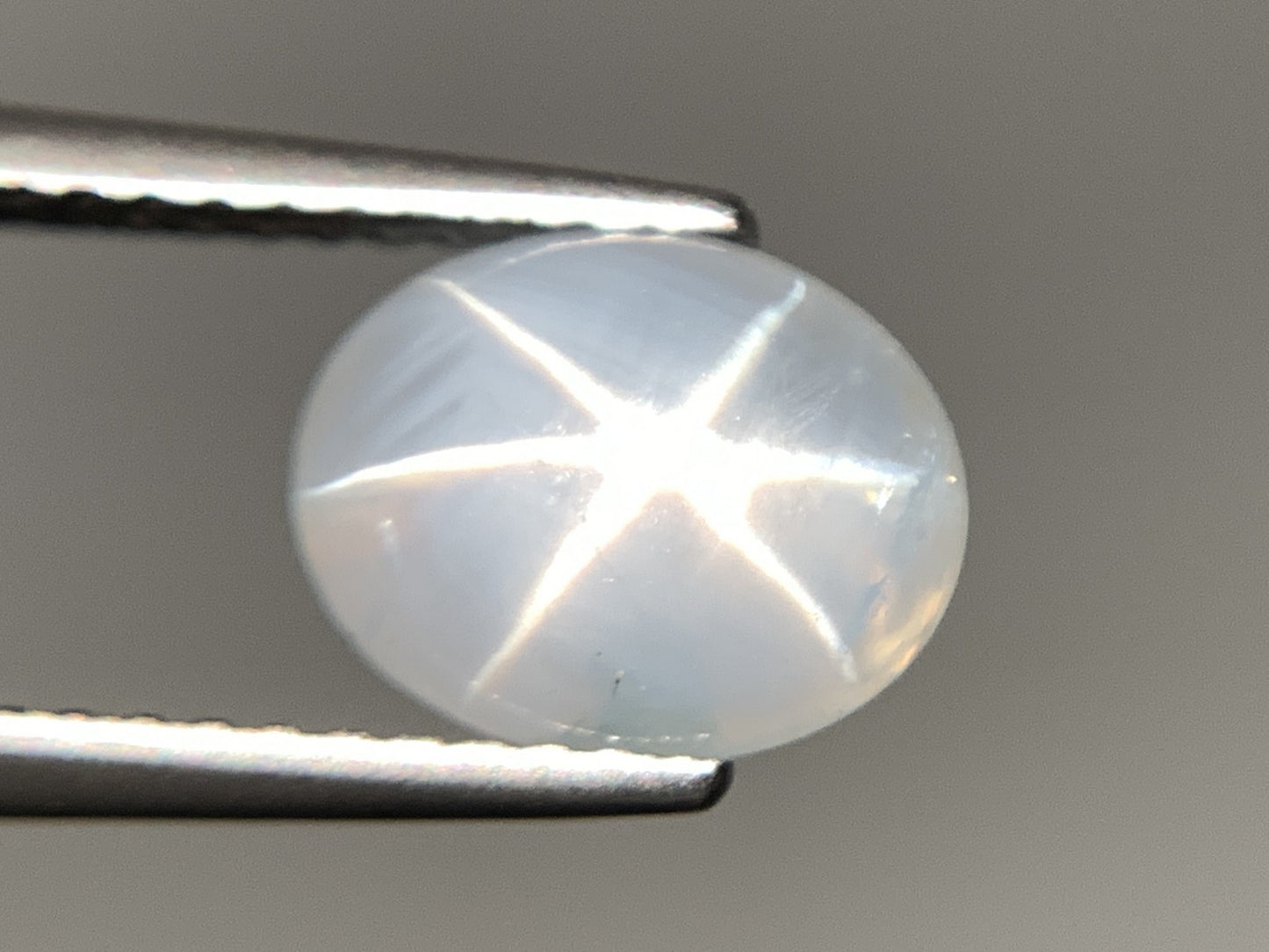 スターサファイア 天然 3.198ct 宝石ソーティング付き 8.6㎜×7.0㎜×5.4㎜ ルース（ 裸石 ） 8285Y