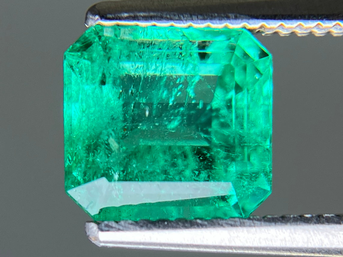 エメラルド 天然 1.463ct 中央宝石ソーティング付き 6.97㎜×6.52㎜×4.47㎜ ルース（ 裸石 ） 8188YY