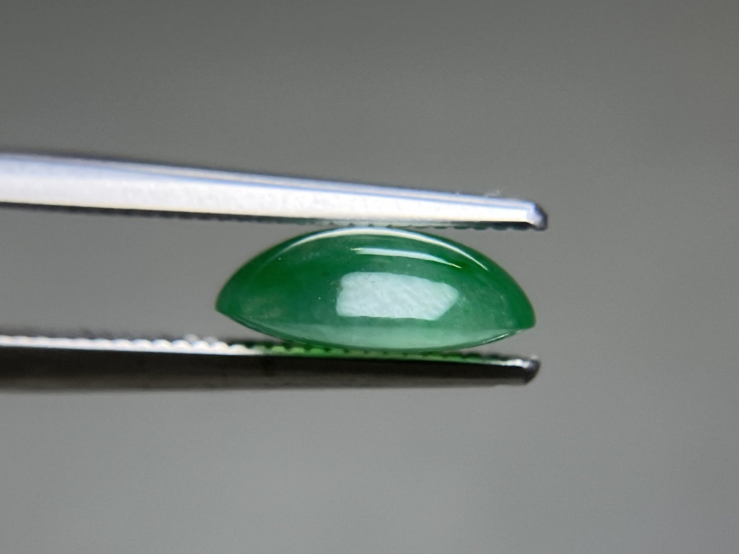 ヒスイ 翡翠 天然 2.473ct 宝石ソーティング付き 9.7㎜×7.7㎜×3.7㎜ 天然 ルース（ 裸石 ） 5214YY