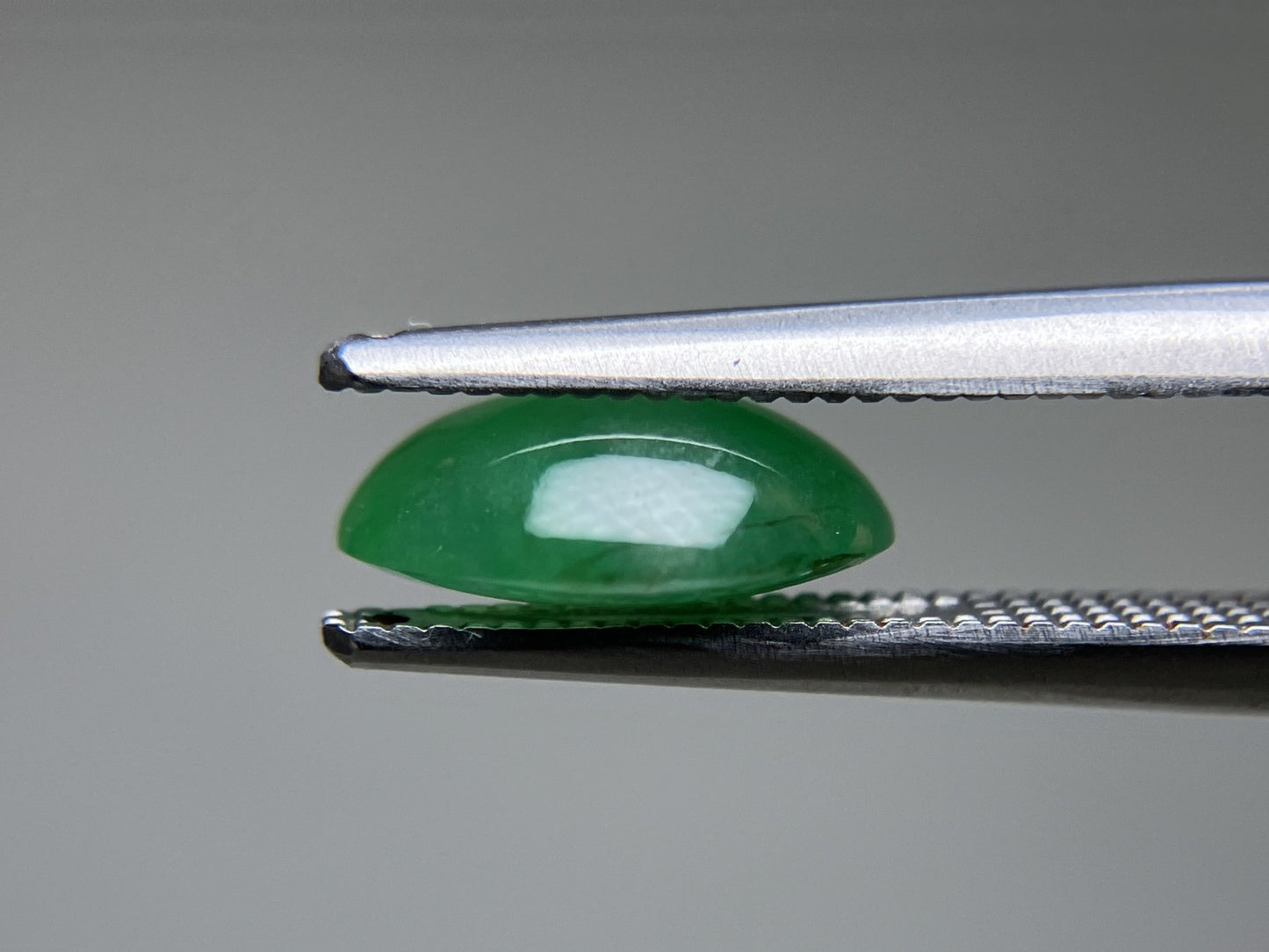 ヒスイ 翡翠 天然 2.473ct 宝石ソーティング付き 9.7㎜×7.7㎜×3.7㎜ 天然 ルース（ 裸石 ） 5214YY