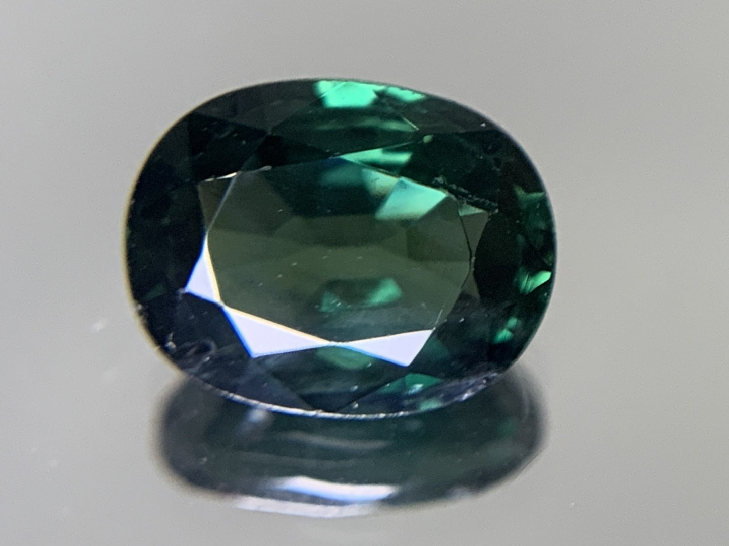 サファイア 2.289ct 宝石ソーティング付き 8.6㎜×6.9㎜×3.9㎜　 ルース（ 裸石 ） 2006Y