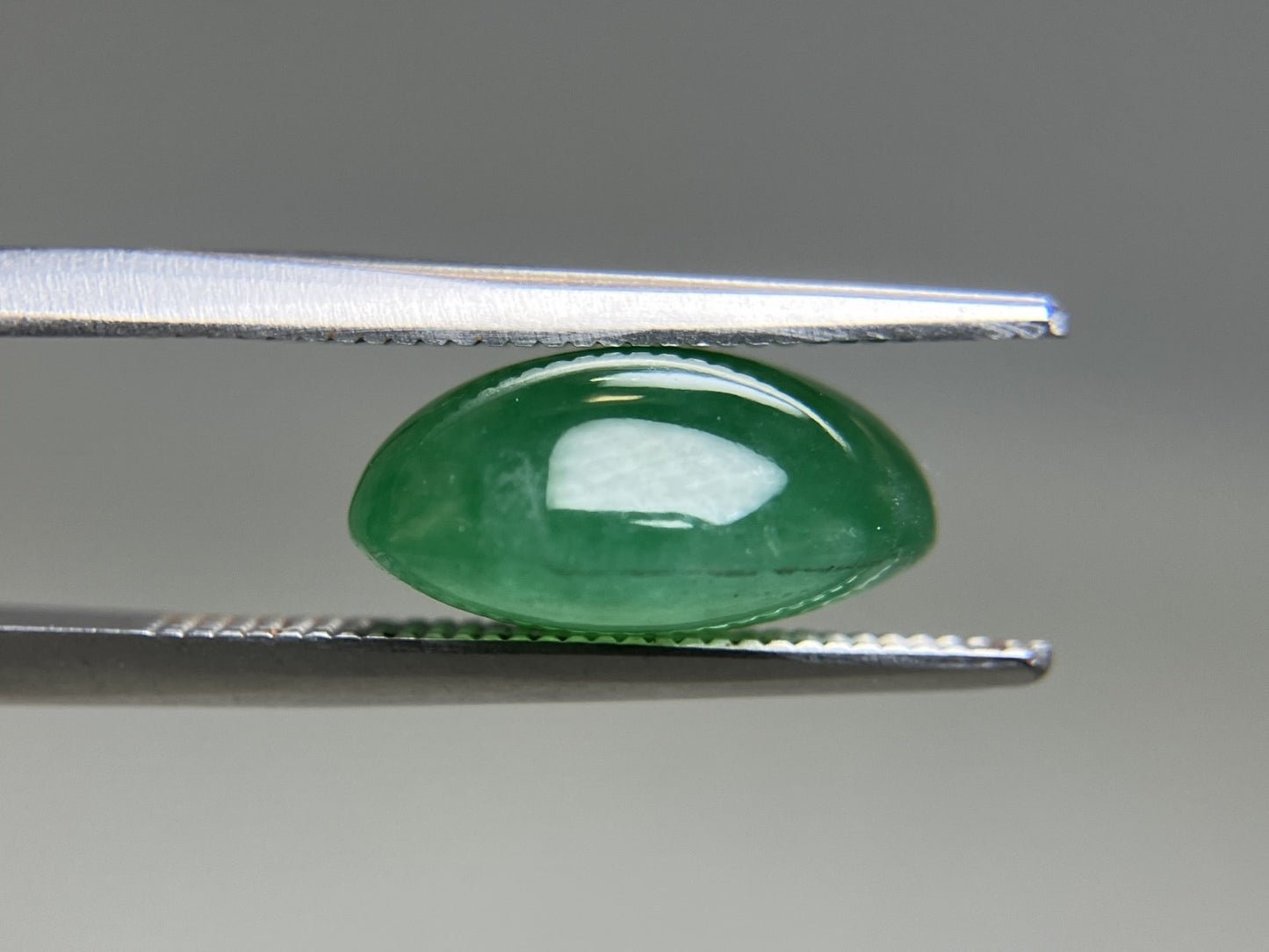 ヒスイ 翡翠  天然  6.426ct  宝石ソーティング付き  12.3㎜×9.7㎜×5.8㎜   天然 ルース（ 裸石 ） 5215YY