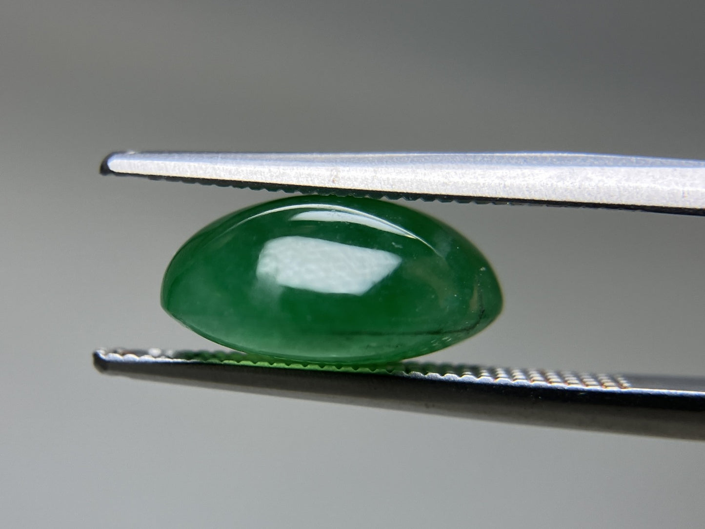 ヒスイ 翡翠  天然  6.426ct  宝石ソーティング付き  12.3㎜×9.7㎜×5.8㎜   天然 ルース（ 裸石 ） 5215YY