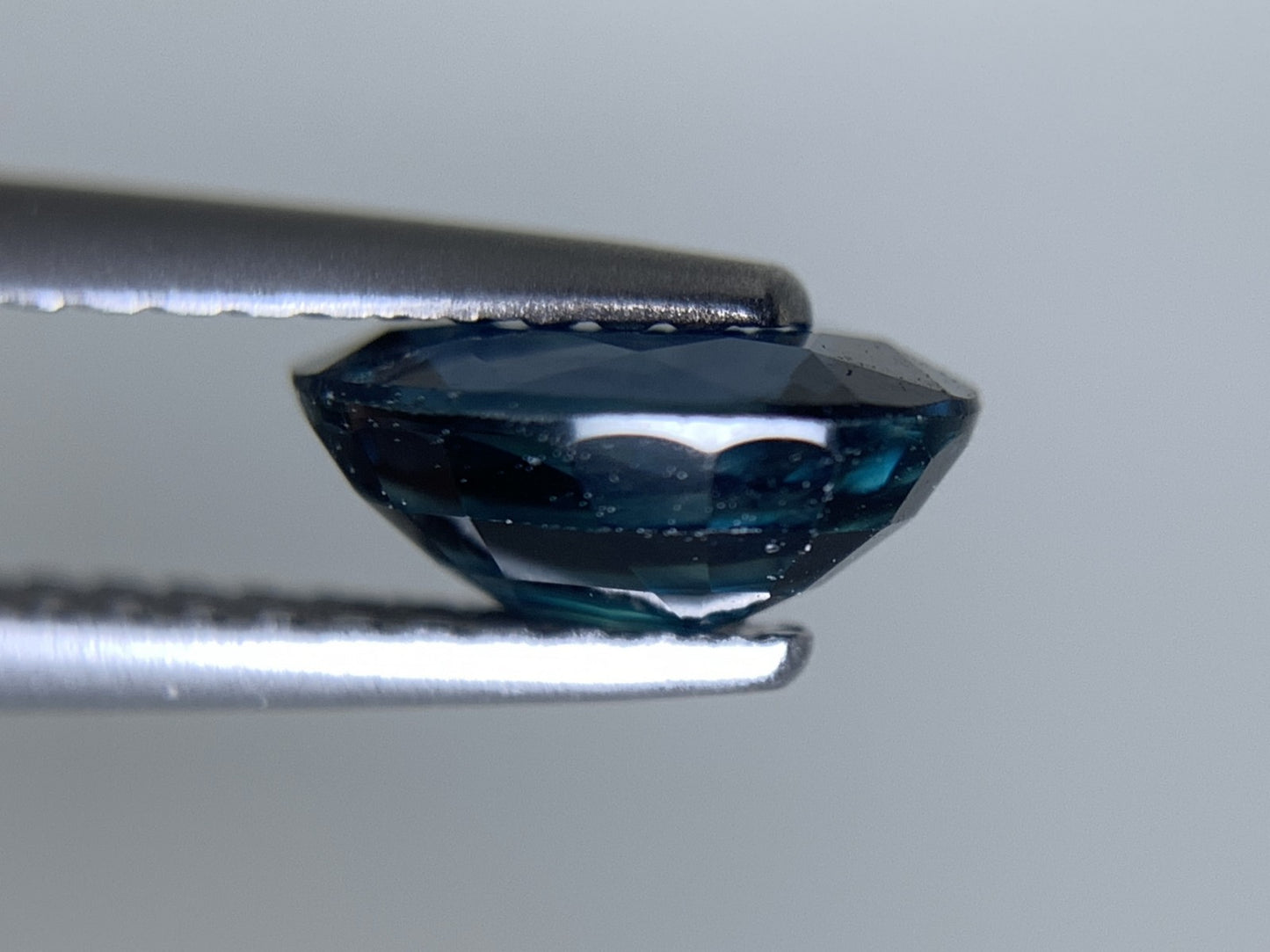 サファイア 天然 1.350ct 宝石ソーティング付き 7.5㎜×5.8㎜×3.3㎜ ルース（ 裸石 ） 8218Y