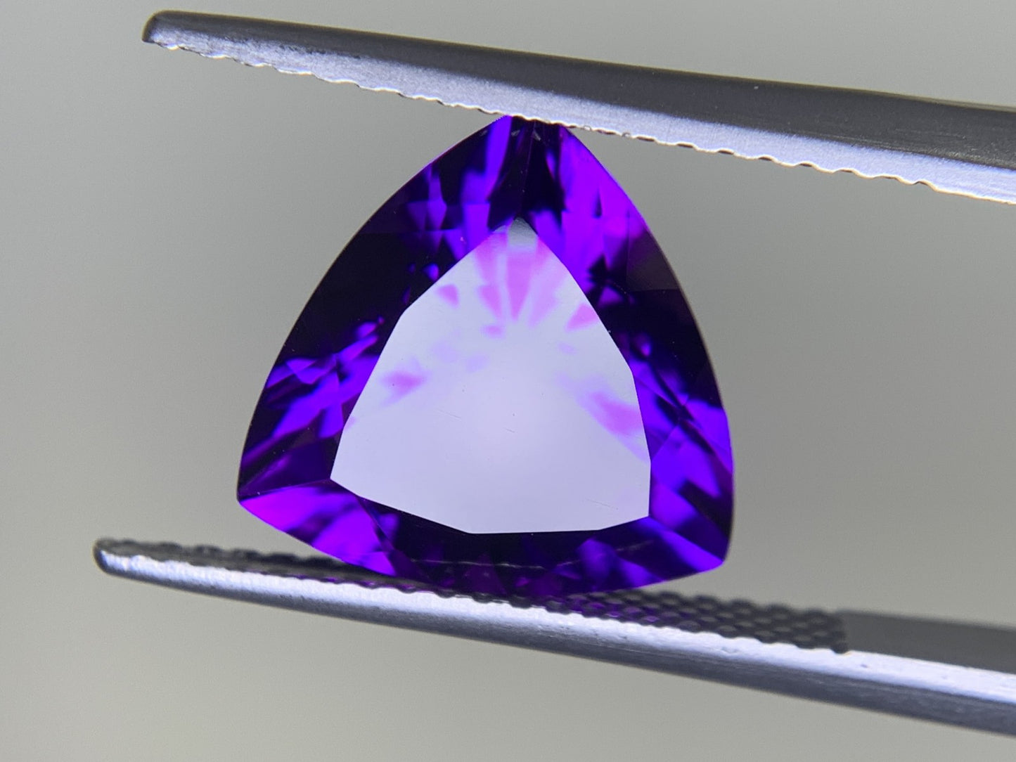 アメシスト（紫水晶） 3.737ct 宝石ソーティング付き  11.1㎜×11.1㎜×6.4㎜  ルース（ 裸石 ） 4003Y