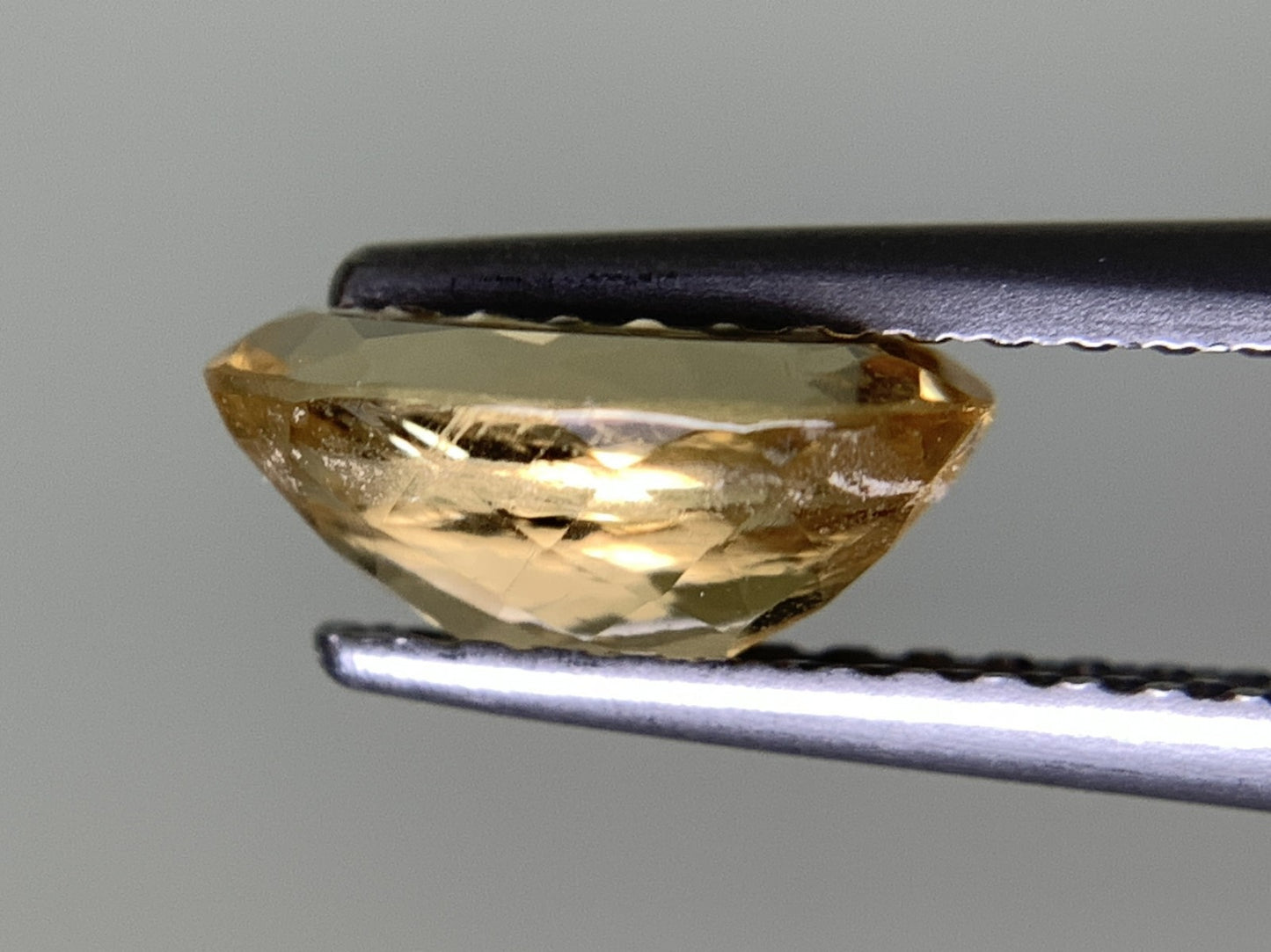 インペリアルトパーズ 天然 1.280ct 宝石ソーティング付き 8.5㎜×5.3㎜×3.5㎜ ルース（ 裸石 ） 5336Y