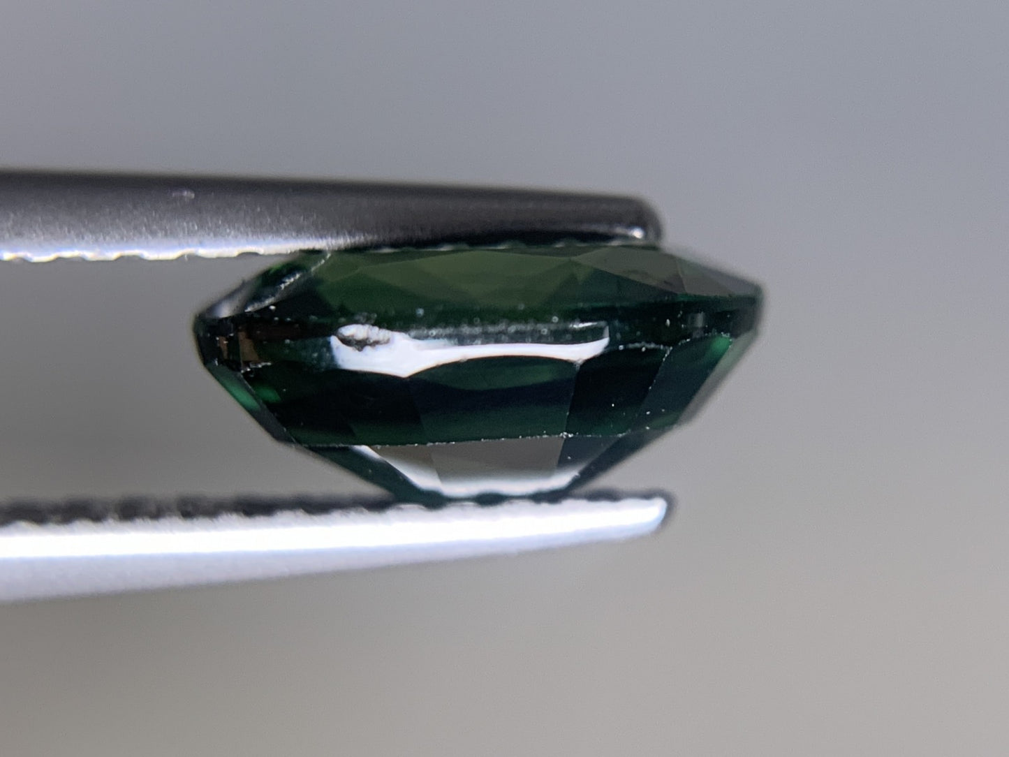 サファイア 2.289ct 宝石ソーティング付き 8.6㎜×6.9㎜×3.9㎜　 ルース（ 裸石 ） 2006Y