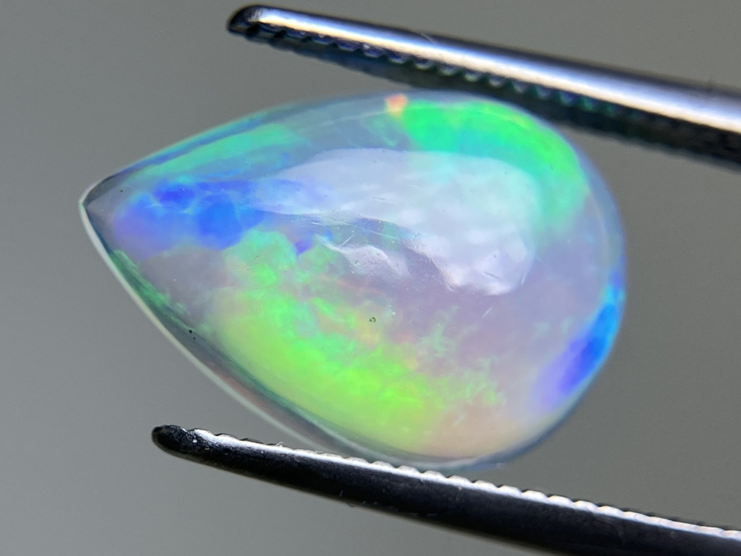 オパール 2.205ct 宝石ソーティング付き  13.3㎜×9.2㎜×3.8㎜  ルース（ 裸石 ） 3590YY