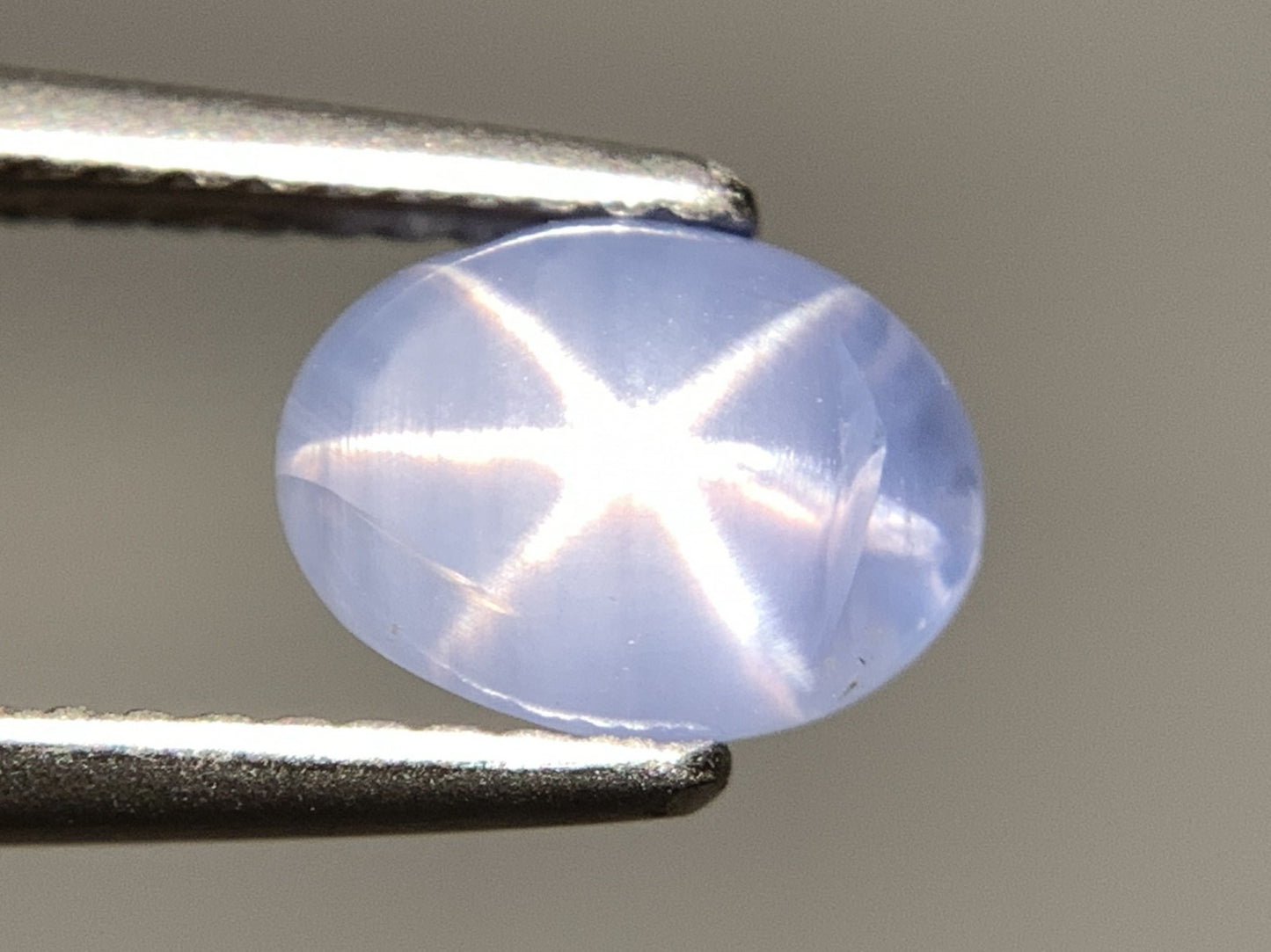 スターサファイア 天然 2.527ct 宝石ソーティング付き 8.2㎜×6.2㎜×4.5㎜ ルース（ 裸石 ） 7054Y
