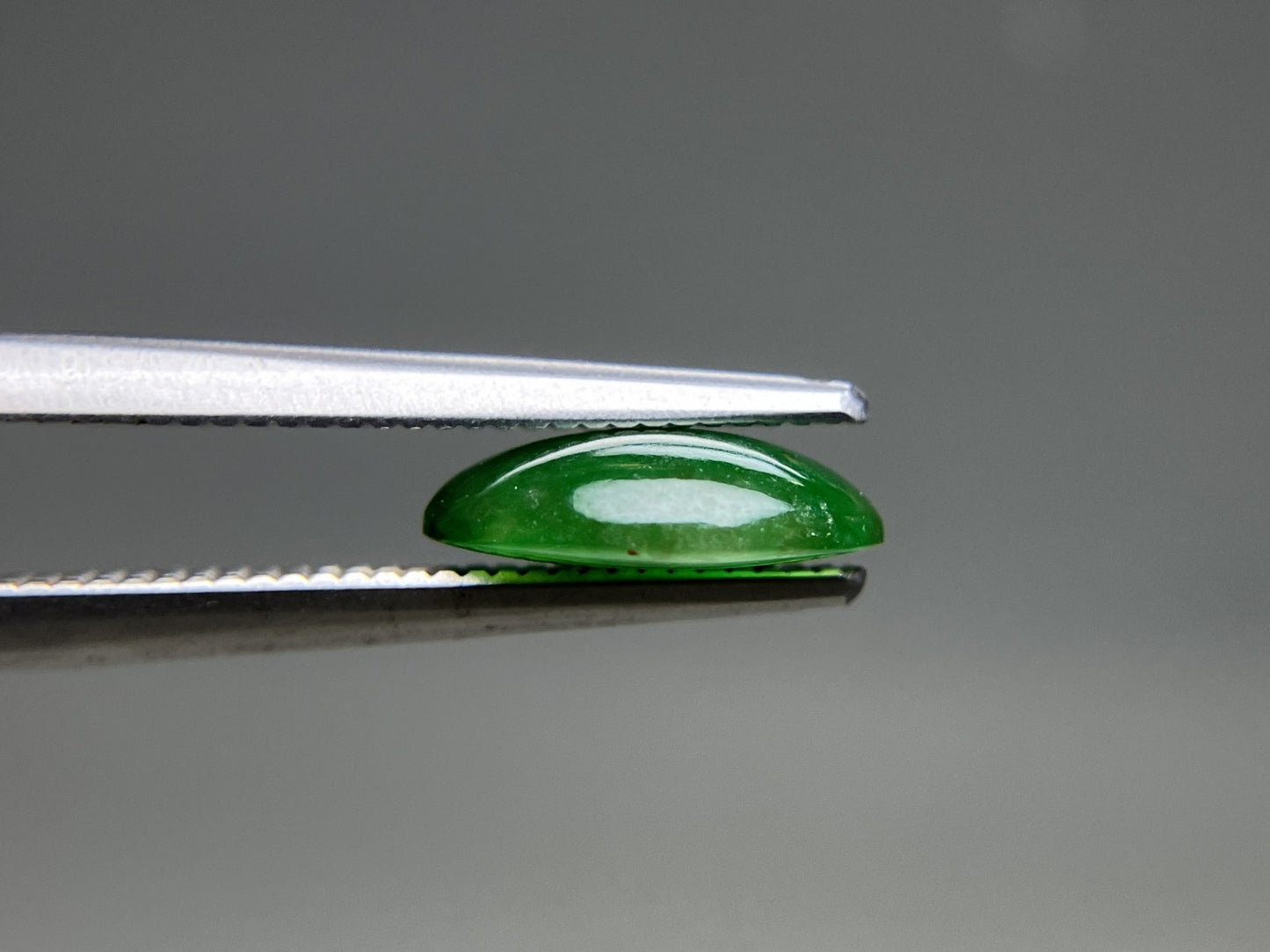 ヒスイ 翡翠 天然 1.680ct 宝石ソーティング付き 9.1㎜×6.9㎜×2.6㎜ 天然 ルース（ 裸石 ） 5220YY