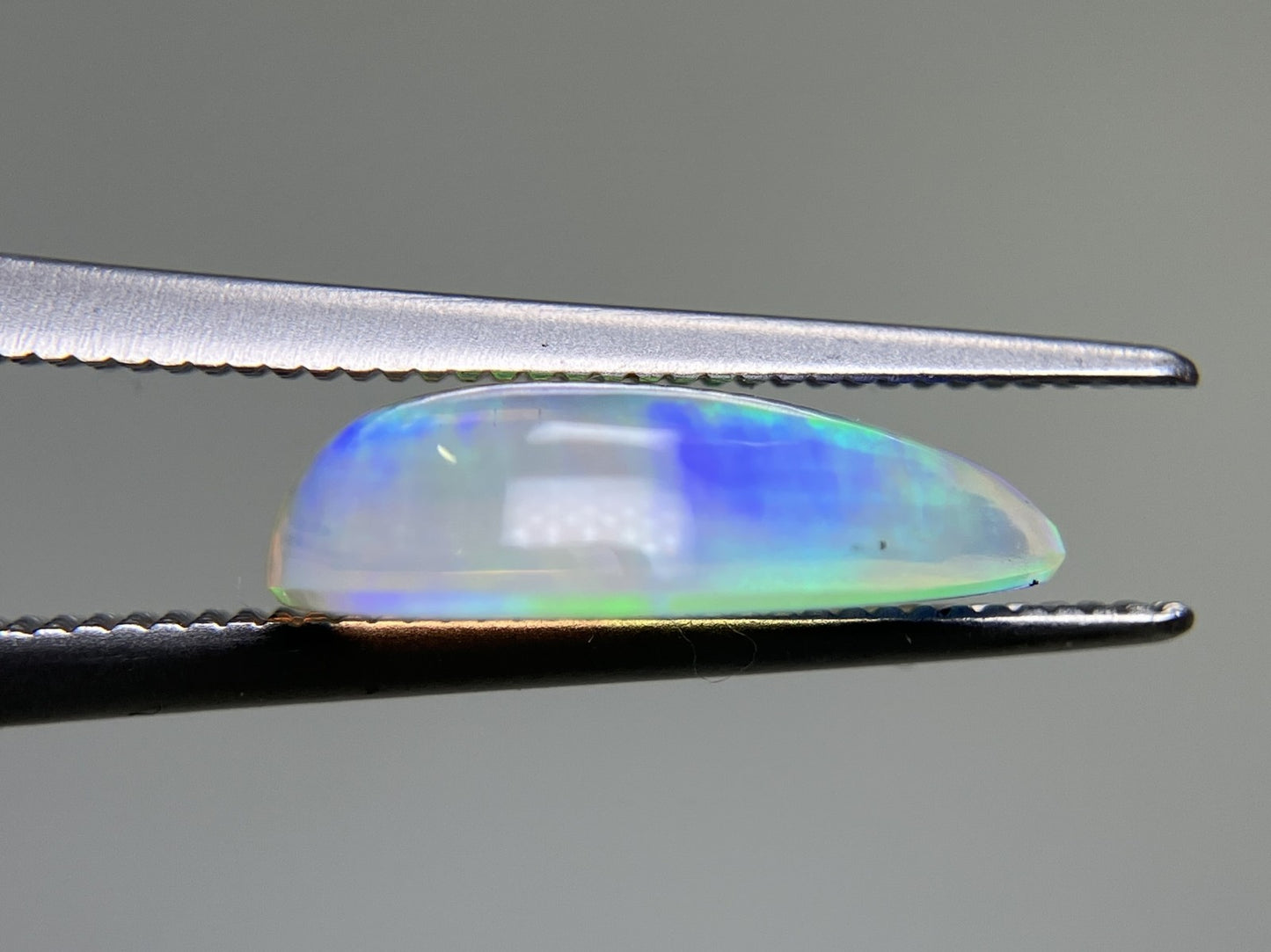 オパール 2.205ct 宝石ソーティング付き  13.3㎜×9.2㎜×3.8㎜  ルース（ 裸石 ） 3590YY
