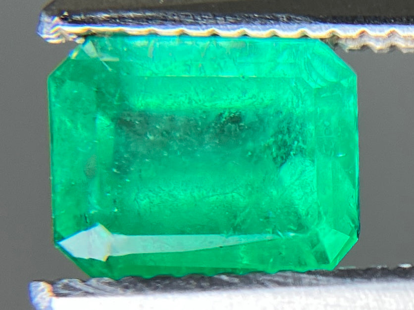 エメラルド 天然 0.808ct 宝石ソーティング付き 6.0㎜×4.9㎜×3.4㎜ ルース（ 裸石 ） 8251YY