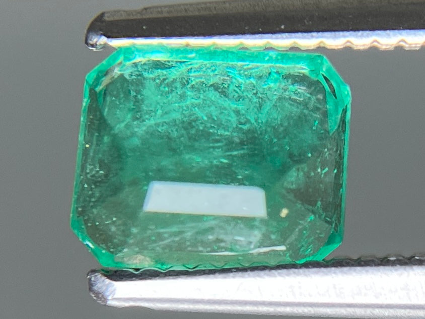 エメラルド 天然 0.808ct 宝石ソーティング付き 6.0㎜×4.9㎜×3.4㎜ ルース（ 裸石 ） 8251YY
