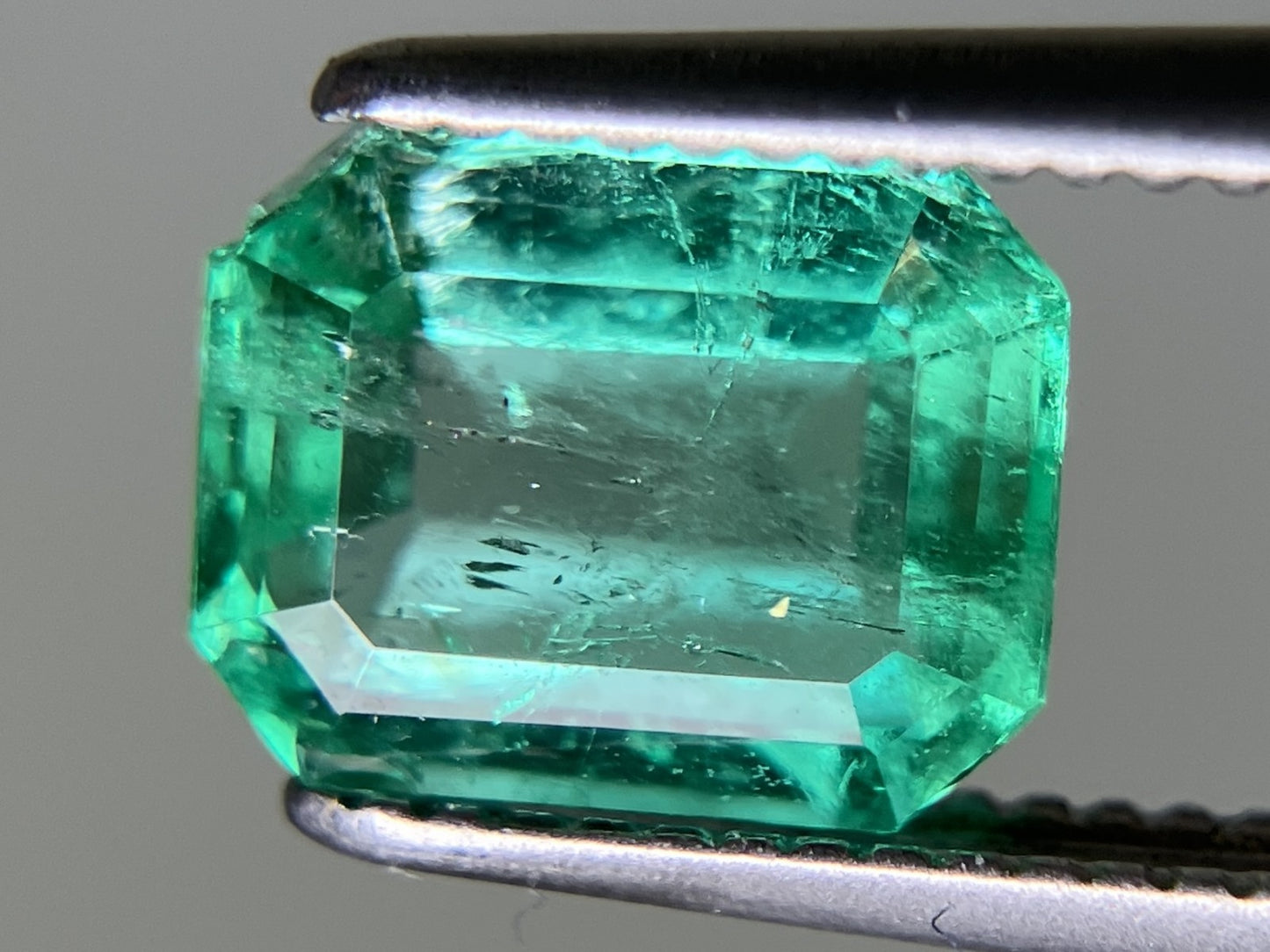 エメラルド 1.114ct 宝石ソーティング付き  7.1㎜×5.7㎜ ×3.5㎜  ルース（ 裸石 ） 3560YY