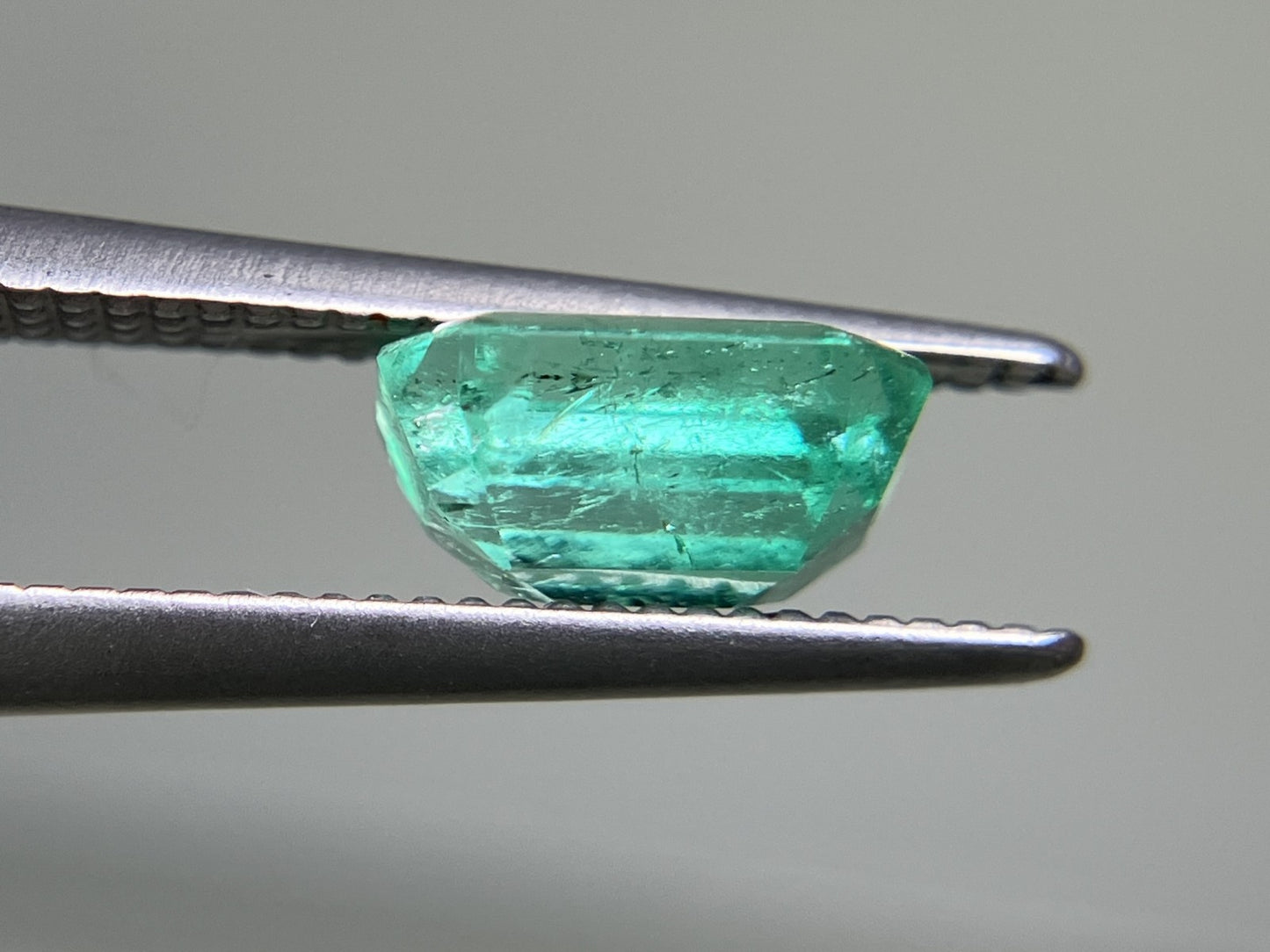 エメラルド 1.114ct 宝石ソーティング付き  7.1㎜×5.7㎜ ×3.5㎜  ルース（ 裸石 ） 3560YY
