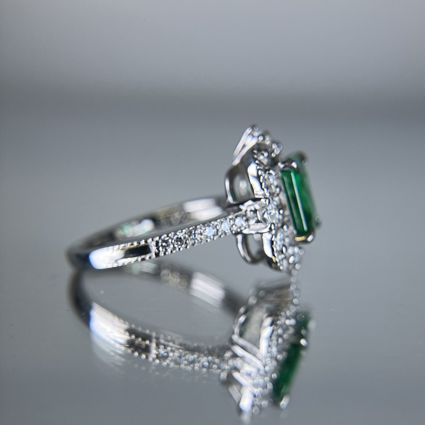 エメラルド 1.21ct Insighficant GRS鑑別書 D0.42ct PT900 5.0g 指輪 （JP11号） サイズ直し無料 7586K