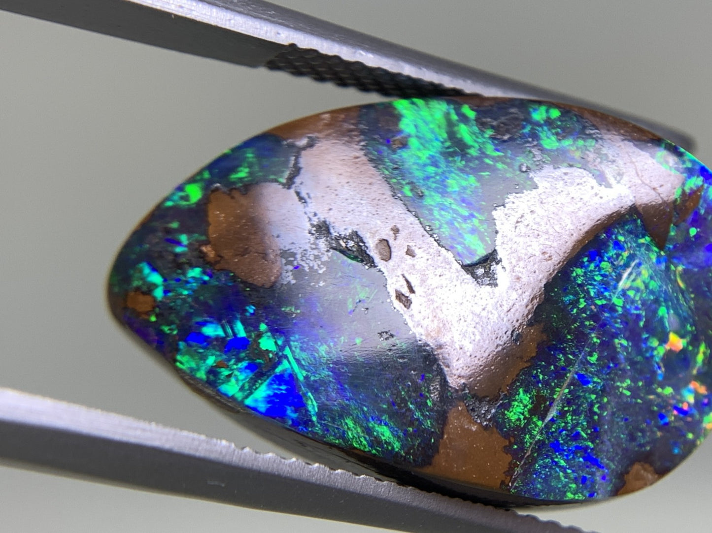 ボルダーオパール 天然  16.791ct  宝石ソーティング付き  22.1㎜×14.1㎜×5.8㎜  ルース（ 裸石 ）  5475Y