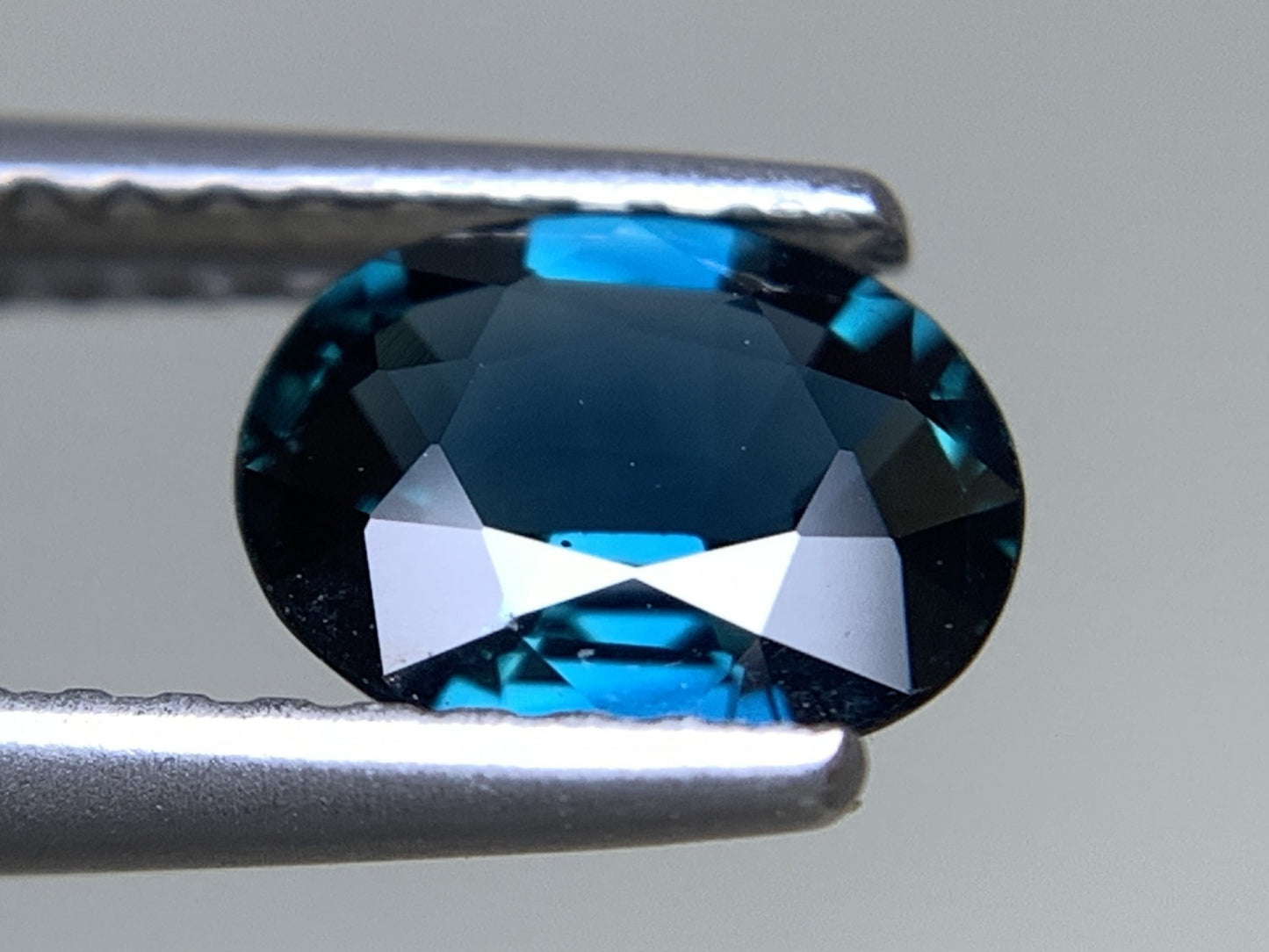 サファイア 天然 1.067ct 宝石ソーティング付き 6.8㎜×5.5㎜×3.0㎜ ルース（ 裸石 ） 8041Y