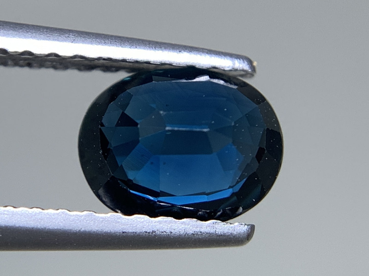 サファイア 天然 1.067ct 宝石ソーティング付き 6.8㎜×5.5㎜×3.0㎜ ルース（ 裸石 ） 8041Y