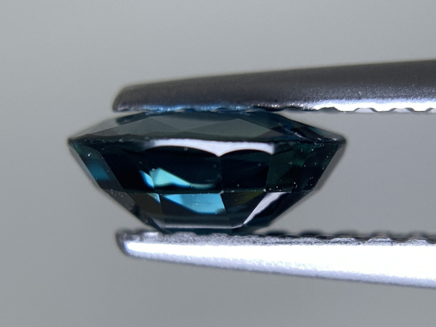 サファイア 天然 1.067ct 宝石ソーティング付き 6.8㎜×5.5㎜×3.0㎜ ルース（ 裸石 ） 8041Y