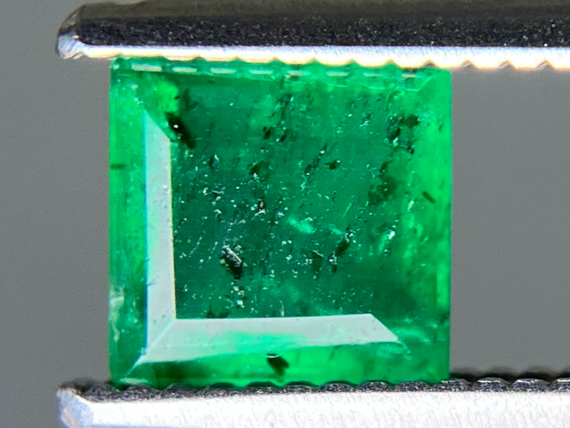 エメラルド 天然 0.729ct 宝石ソーティング付き 5.3㎜×5.1㎜×2.8㎜ ルース（ 裸石 ） 8259YY