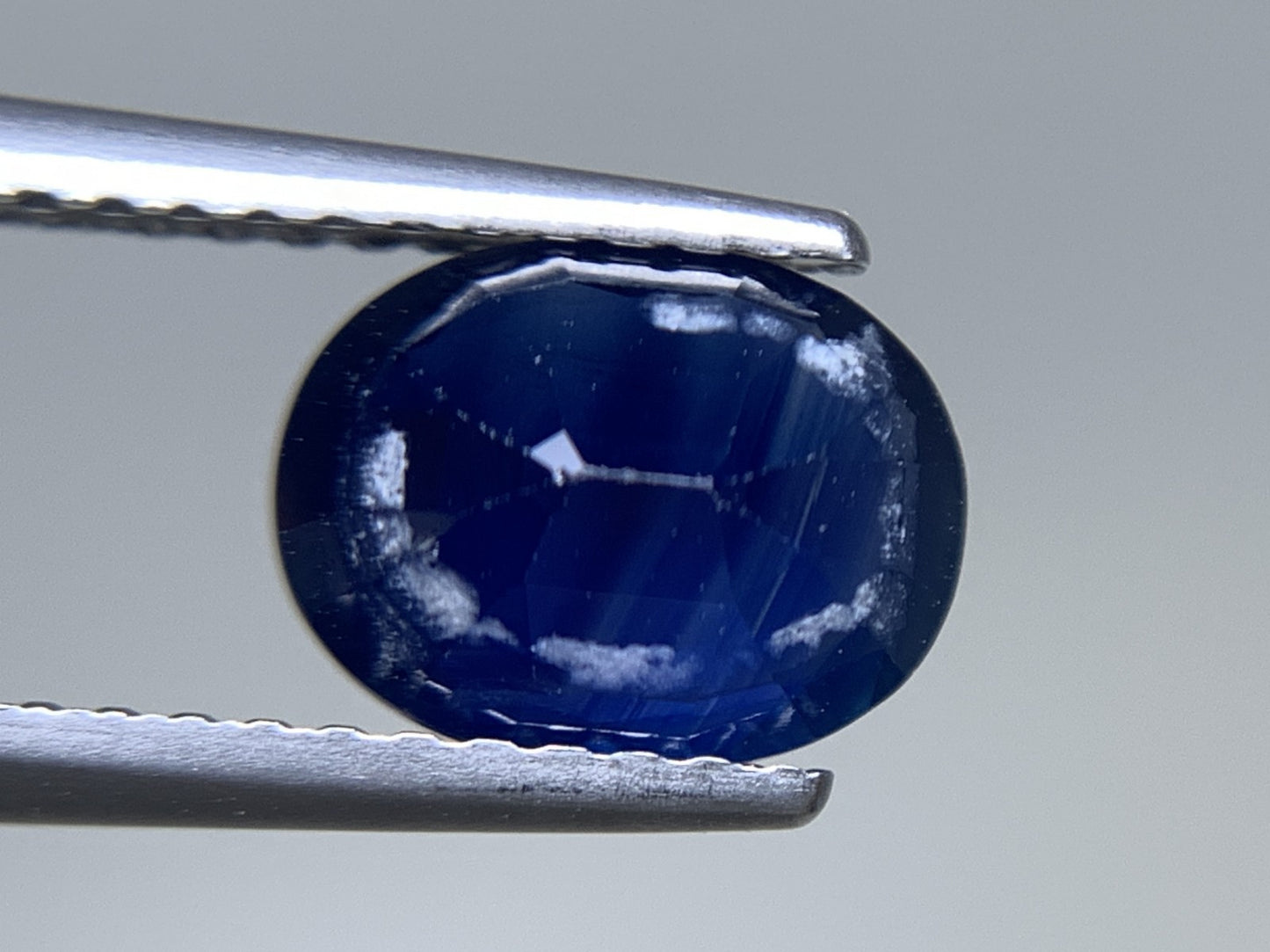 サファイア 天然 1.678ct 宝石ソーティング付き 8.0㎜×6.2㎜×3.5㎜ ルース（ 裸石 ） 8136Y