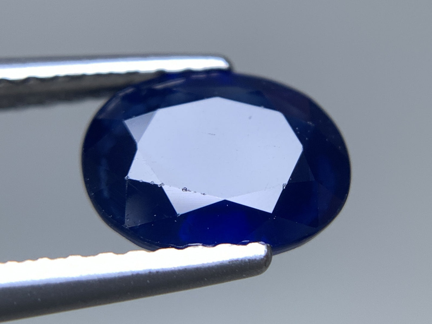 サファイア 天然 1.678ct 宝石ソーティング付き 8.0㎜×6.2㎜×3.5㎜ ルース（ 裸石 ） 8136Y