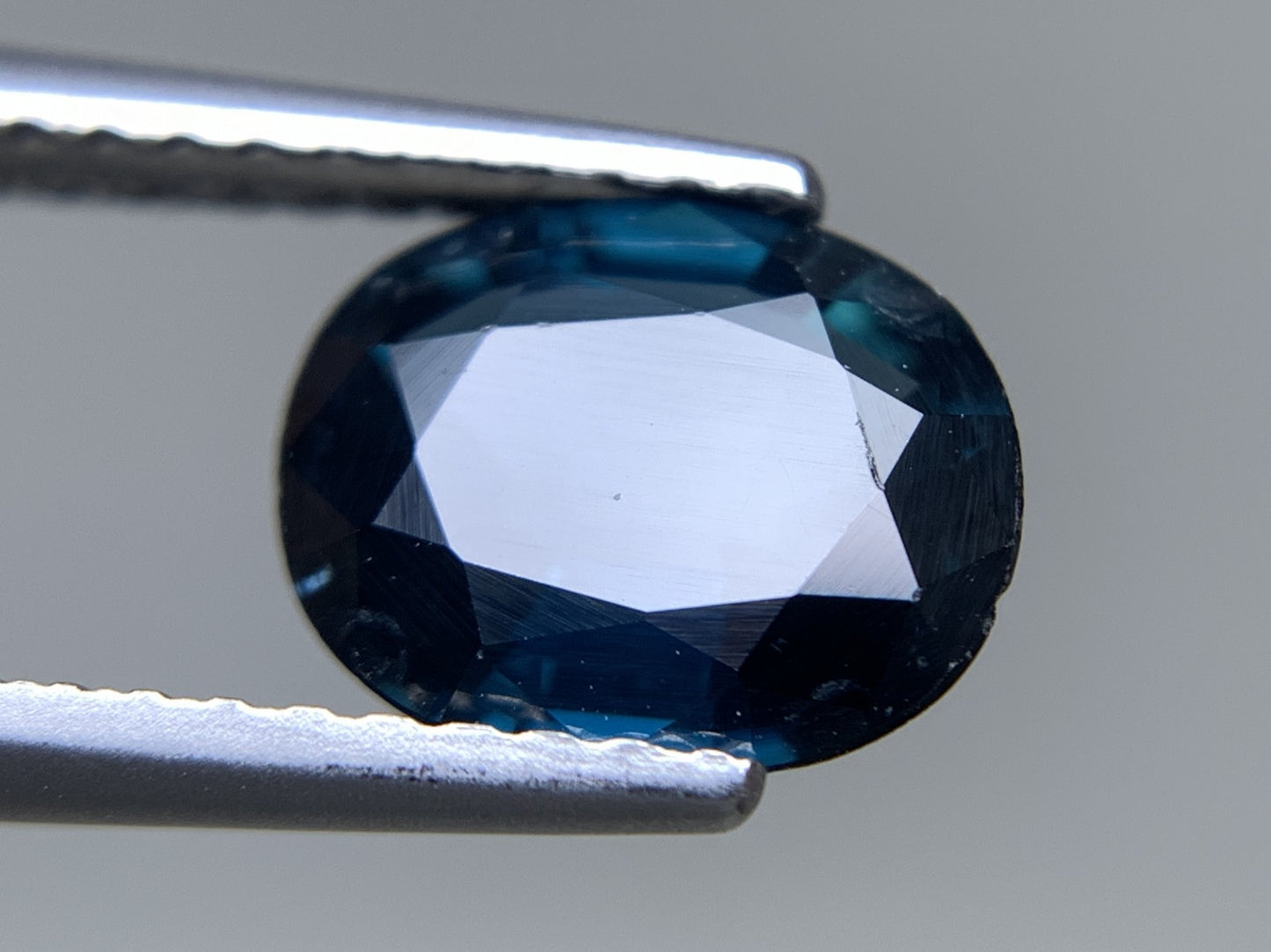サファイア 天然 1.686ct 宝石ソーティング付き 8.1㎜×6.8㎜×3.3㎜ ルース（ 裸石 ） 8039Y