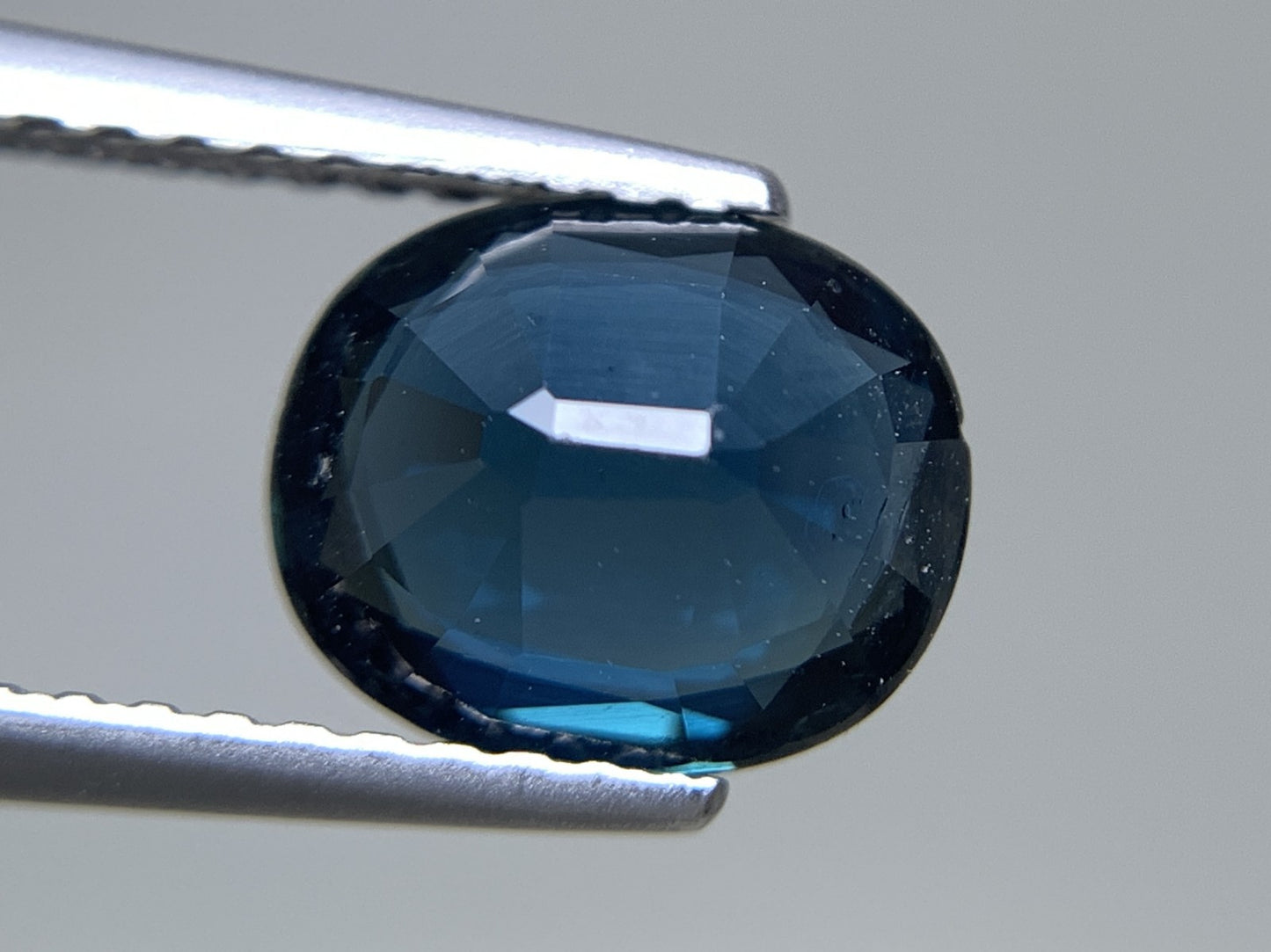 サファイア 天然 1.686ct 宝石ソーティング付き 8.1㎜×6.8㎜×3.3㎜ ルース（ 裸石 ） 8039Y