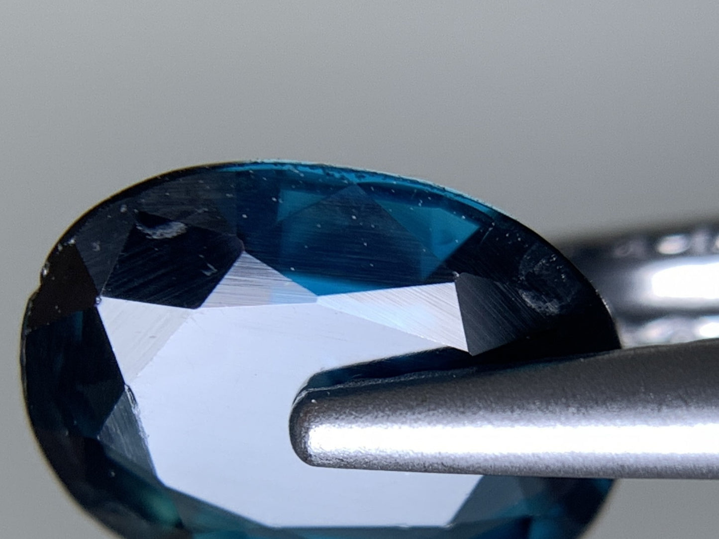 サファイア 天然 1.686ct 宝石ソーティング付き 8.1㎜×6.8㎜×3.3㎜ ルース（ 裸石 ） 8039Y
