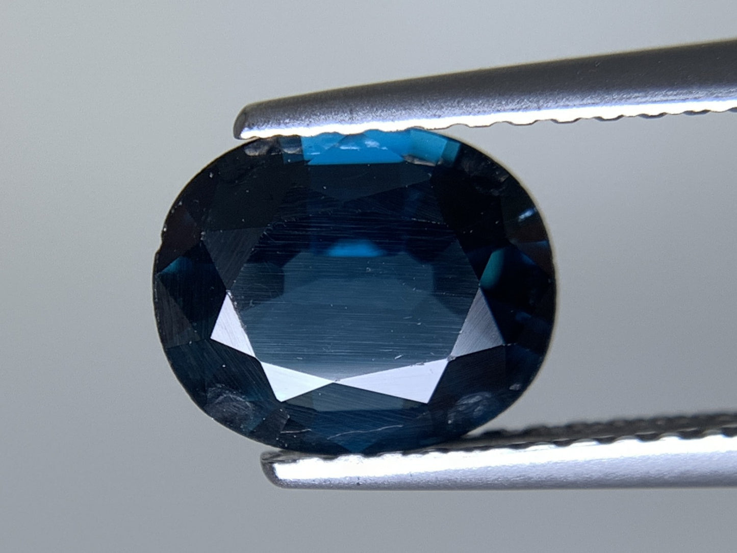 サファイア 天然 1.686ct 宝石ソーティング付き 8.1㎜×6.8㎜×3.3㎜ ルース（ 裸石 ） 8039Y