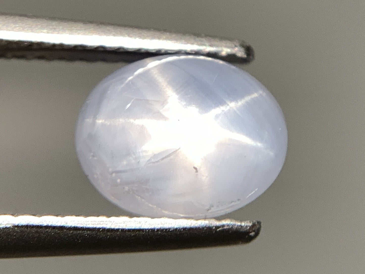 スターサファイア 天然 3.816ct 宝石ソーティング付き 8.4㎜×6.7㎜×6.1㎜ ルース（ 裸石 ） 7124Y