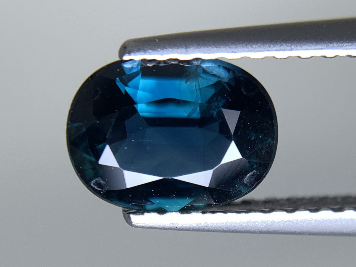 サファイア 天然 1.337ct 宝石ソーティング付き 7.6㎜×5.9㎜×3.2㎜ ルース（ 裸石 ） 8037Y
