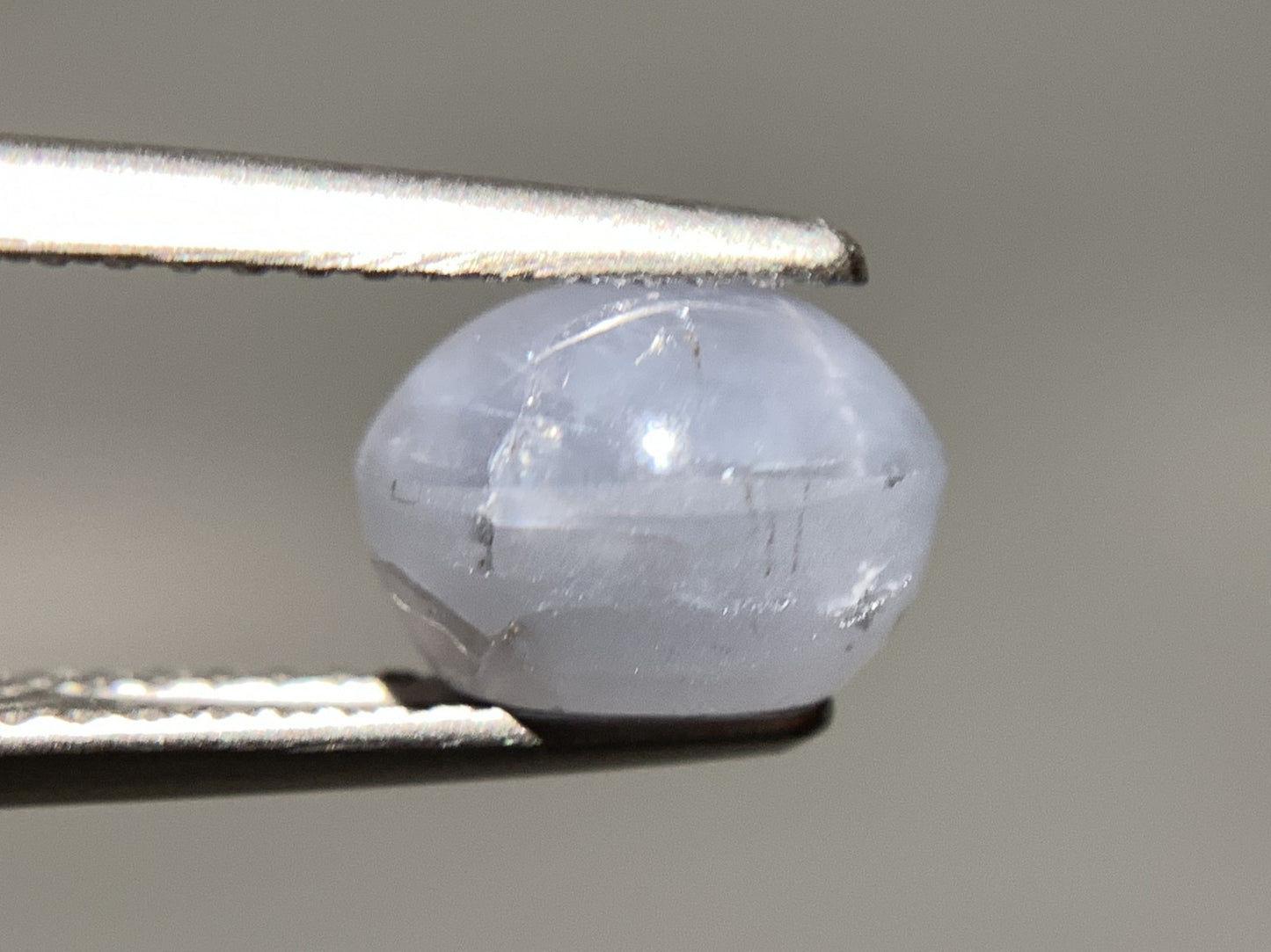 スターサファイア 天然 3.816ct 宝石ソーティング付き 8.4㎜×6.7㎜×6.1㎜ ルース（ 裸石 ） 7124Y
