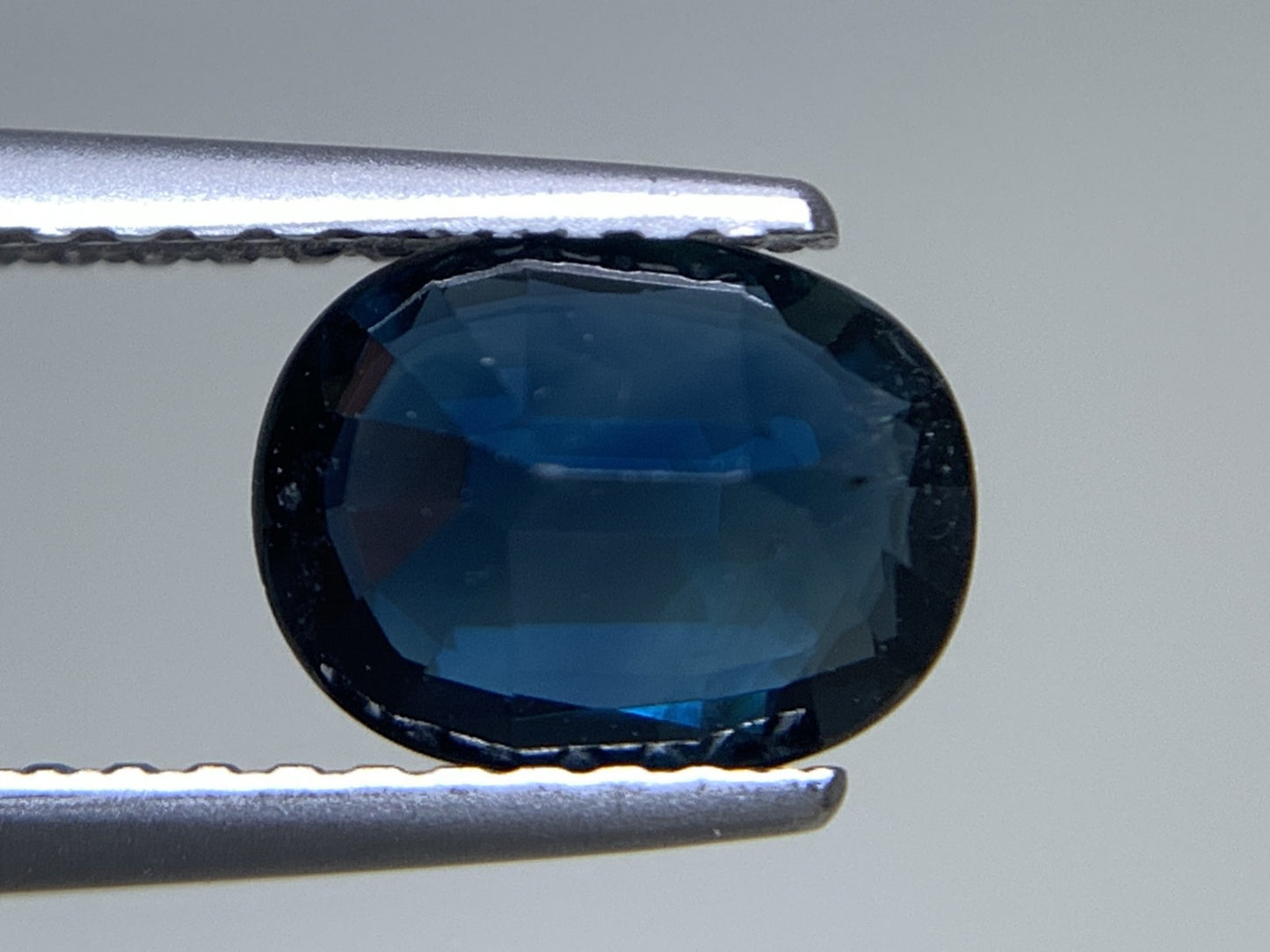 サファイア 天然 1.337ct 宝石ソーティング付き 7.6㎜×5.9㎜×3.2㎜ ルース（ 裸石 ） 8037Y