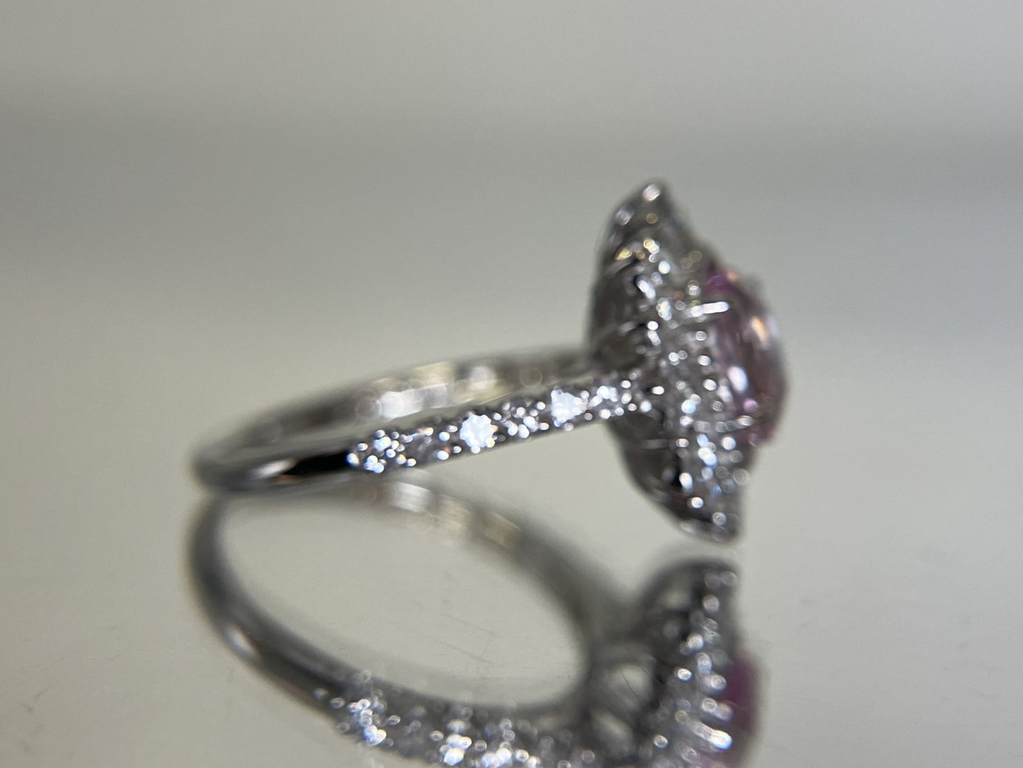 サファイア 1.57ct パパラチャ Padparadscha 非加熱 No heat AIGS鑑別書 D0.68ct PT900 4.9g 指輪 （JP10号） サイズ直し無料 8582K