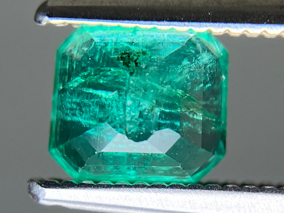 エメラルド 天然 0.863ct 宝石ソーティング付き 6.0㎜×5.3㎜×3.1㎜ ルース（ 裸石 ） 8260YY