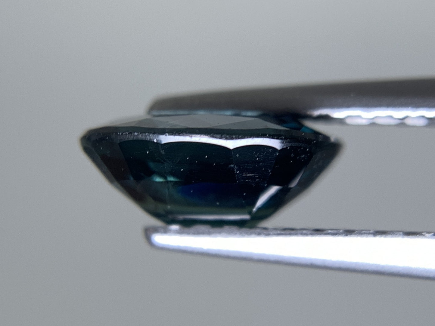 サファイア 天然 1.337ct 宝石ソーティング付き 7.6㎜×5.9㎜×3.2㎜ ルース（ 裸石 ） 8037Y