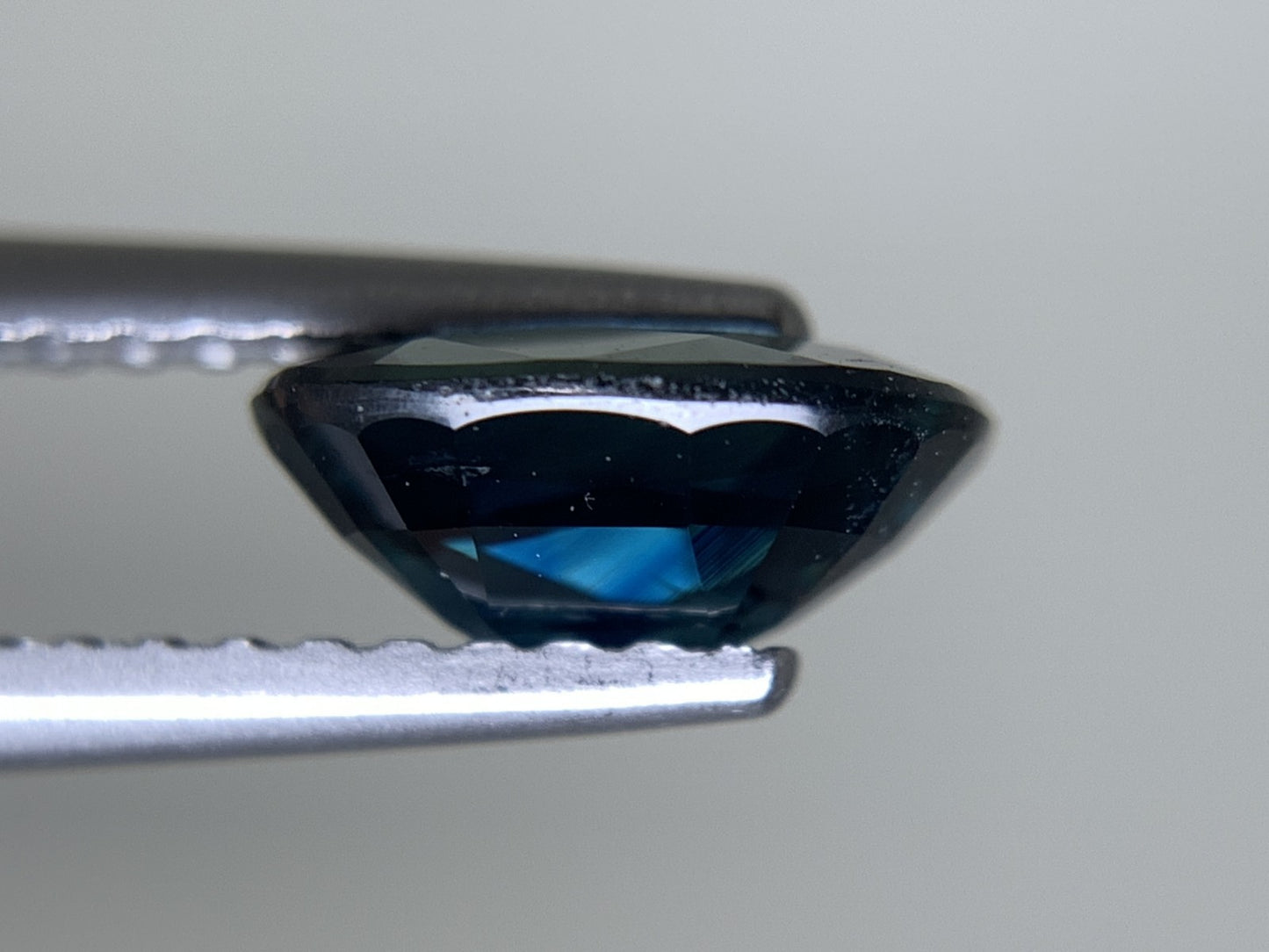 サファイア 天然 1.337ct 宝石ソーティング付き 7.6㎜×5.9㎜×3.2㎜ ルース（ 裸石 ） 8037Y