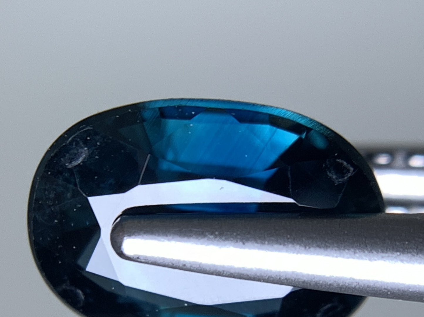サファイア 天然 1.337ct 宝石ソーティング付き 7.6㎜×5.9㎜×3.2㎜ ルース（ 裸石 ） 8037Y